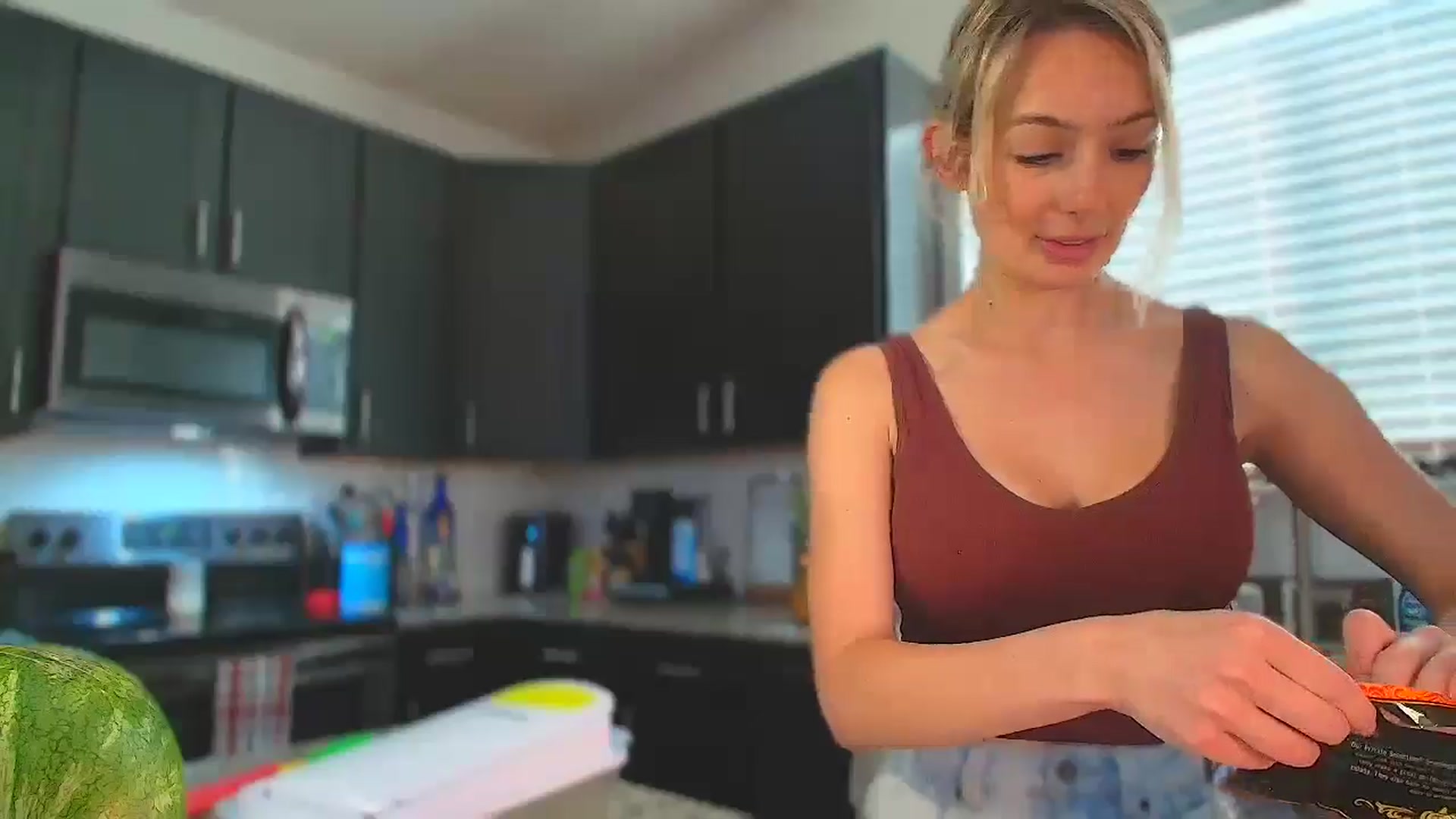 Gallery image thumbnail from Sammy_gray's myfreecams stream on, 05/25/2024, 24:24 image 3 of 20