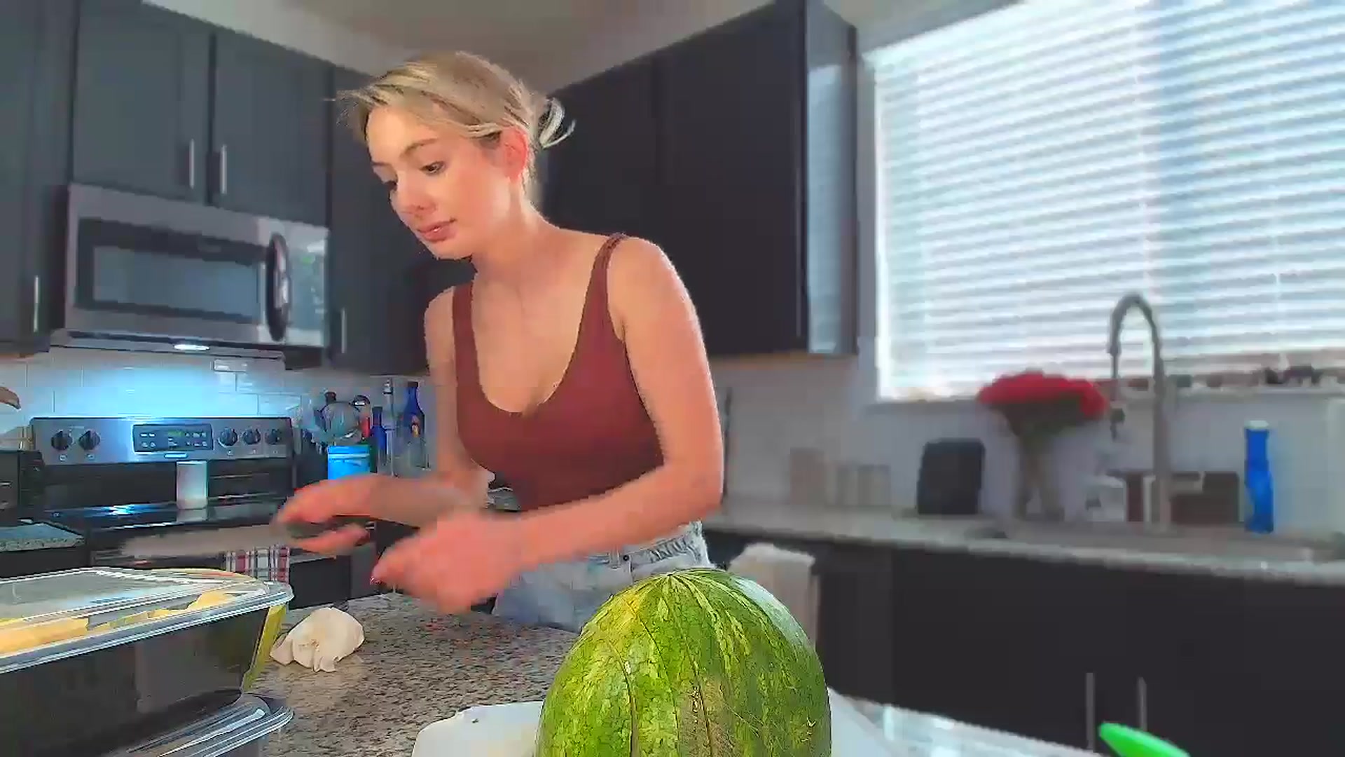 Gallery image thumbnail from Sammy_gray's myfreecams stream on, 05/25/2024, 24:24 image 15 of 20