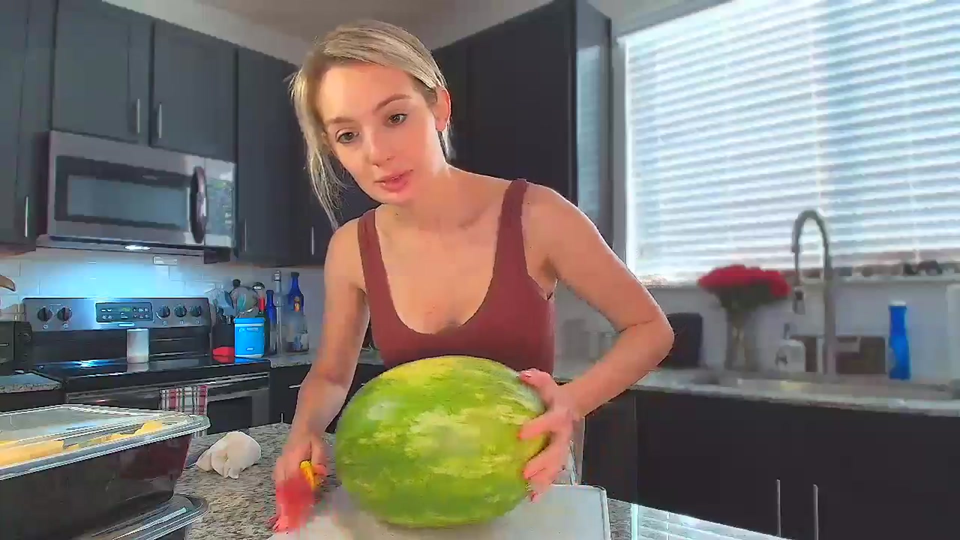 Gallery image thumbnail from Sammy_gray's myfreecams stream on, 05/25/2024, 24:24 image 14 of 20