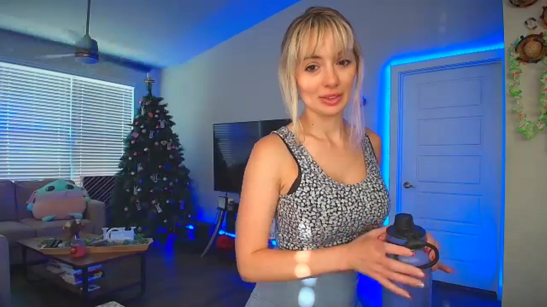 Gallery image thumbnail from Sammy_gray's myfreecams stream on, 06/05/2024, 03:35 image 6 of 20