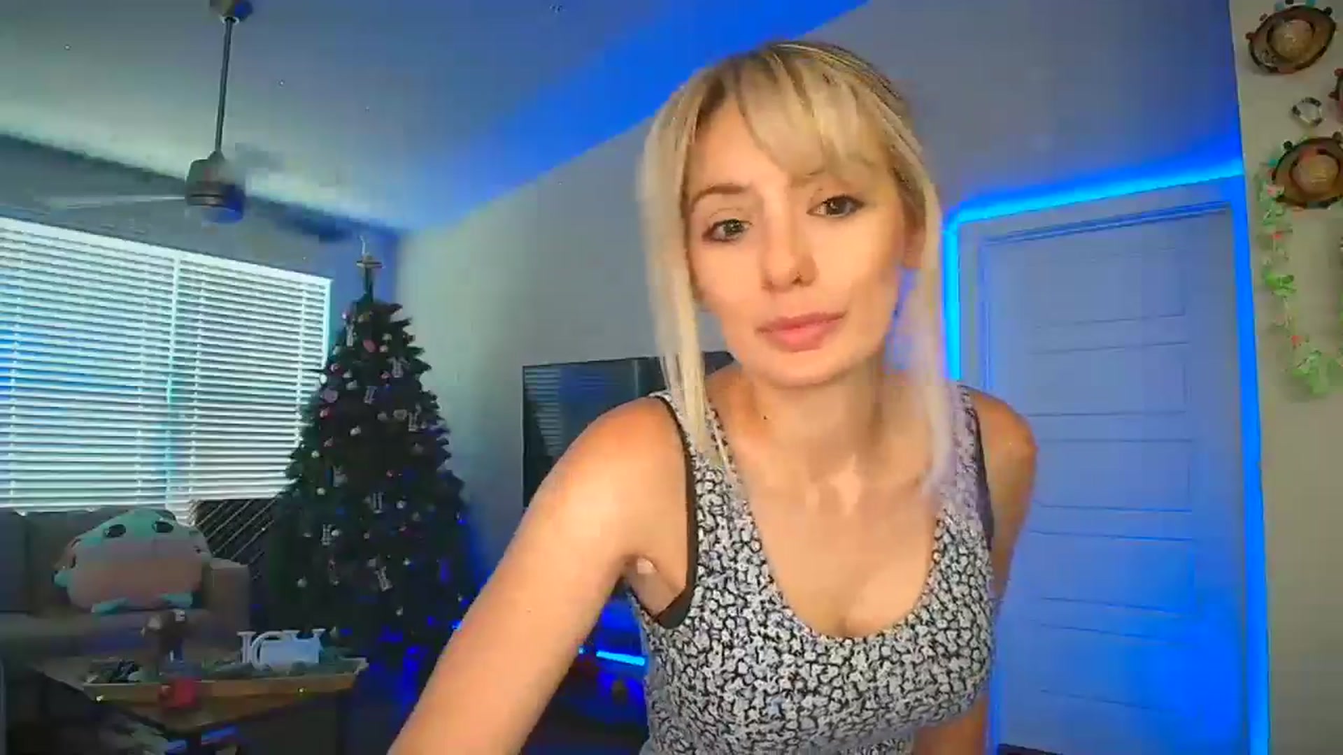 Gallery image thumbnail from Sammy_gray's myfreecams stream on, 06/05/2024, 03:35 image 5 of 20