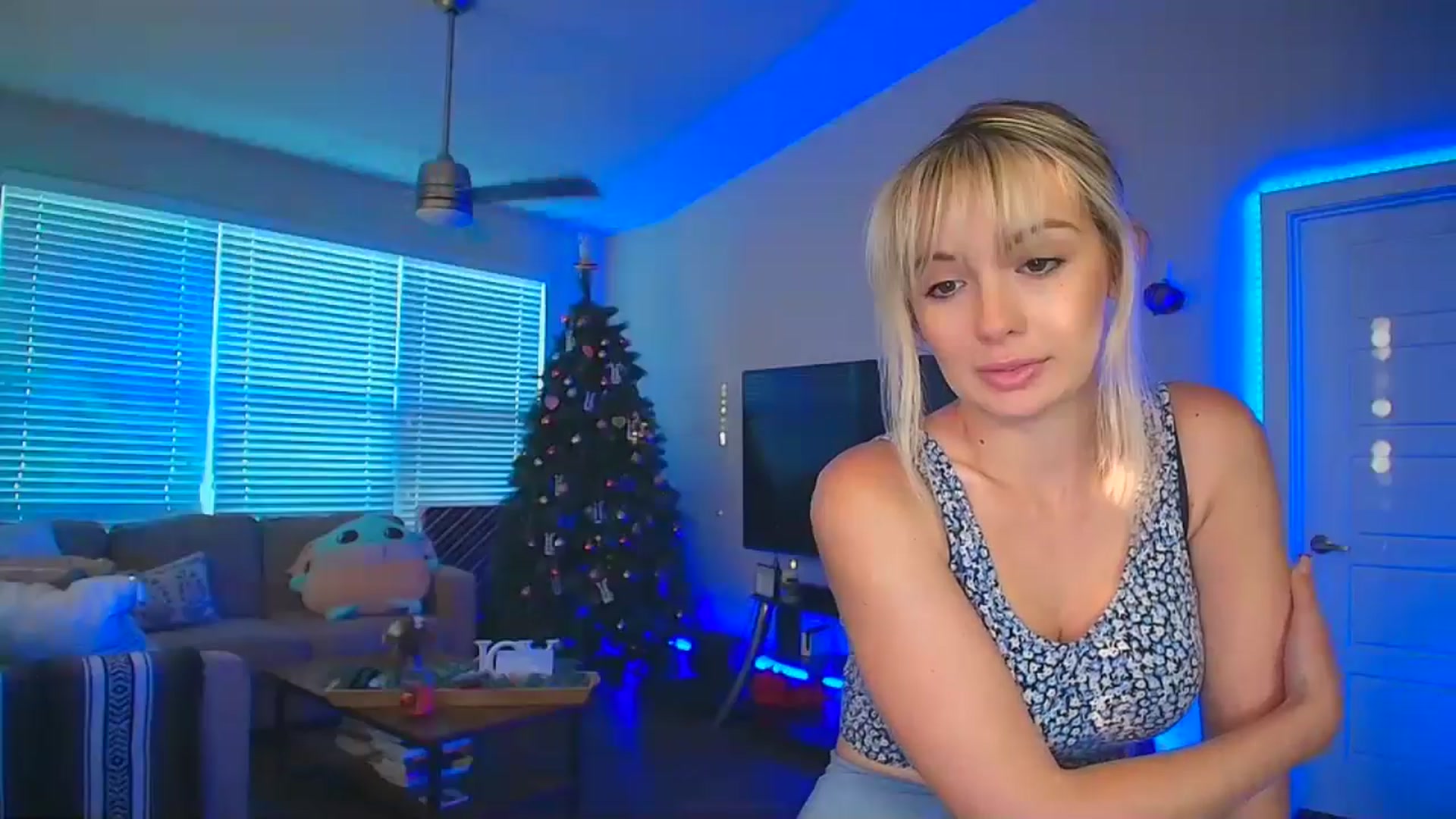 Gallery image thumbnail from Sammy_gray's myfreecams stream on, 06/05/2024, 03:35 image 13 of 20