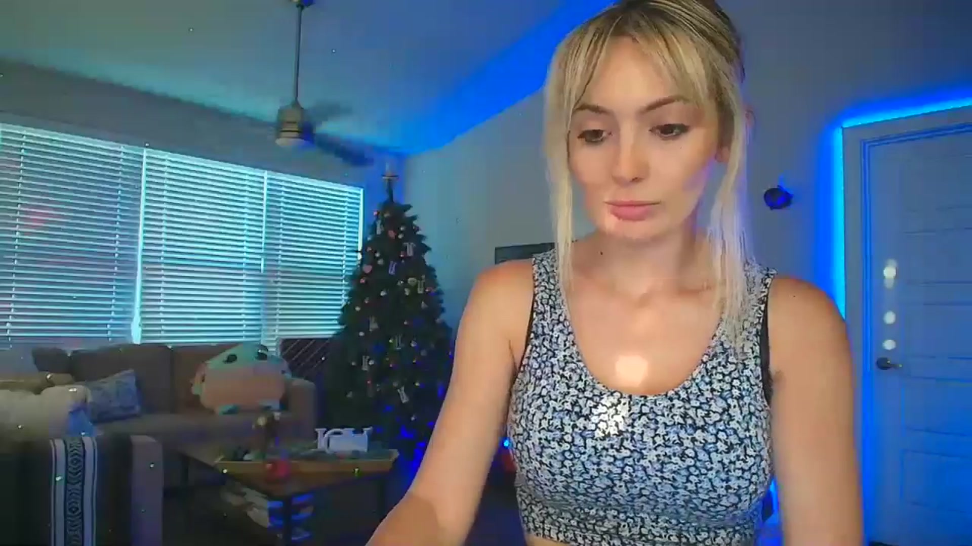 Gallery image thumbnail from Sammy_gray's myfreecams stream on, 06/05/2024, 03:35 image 12 of 20