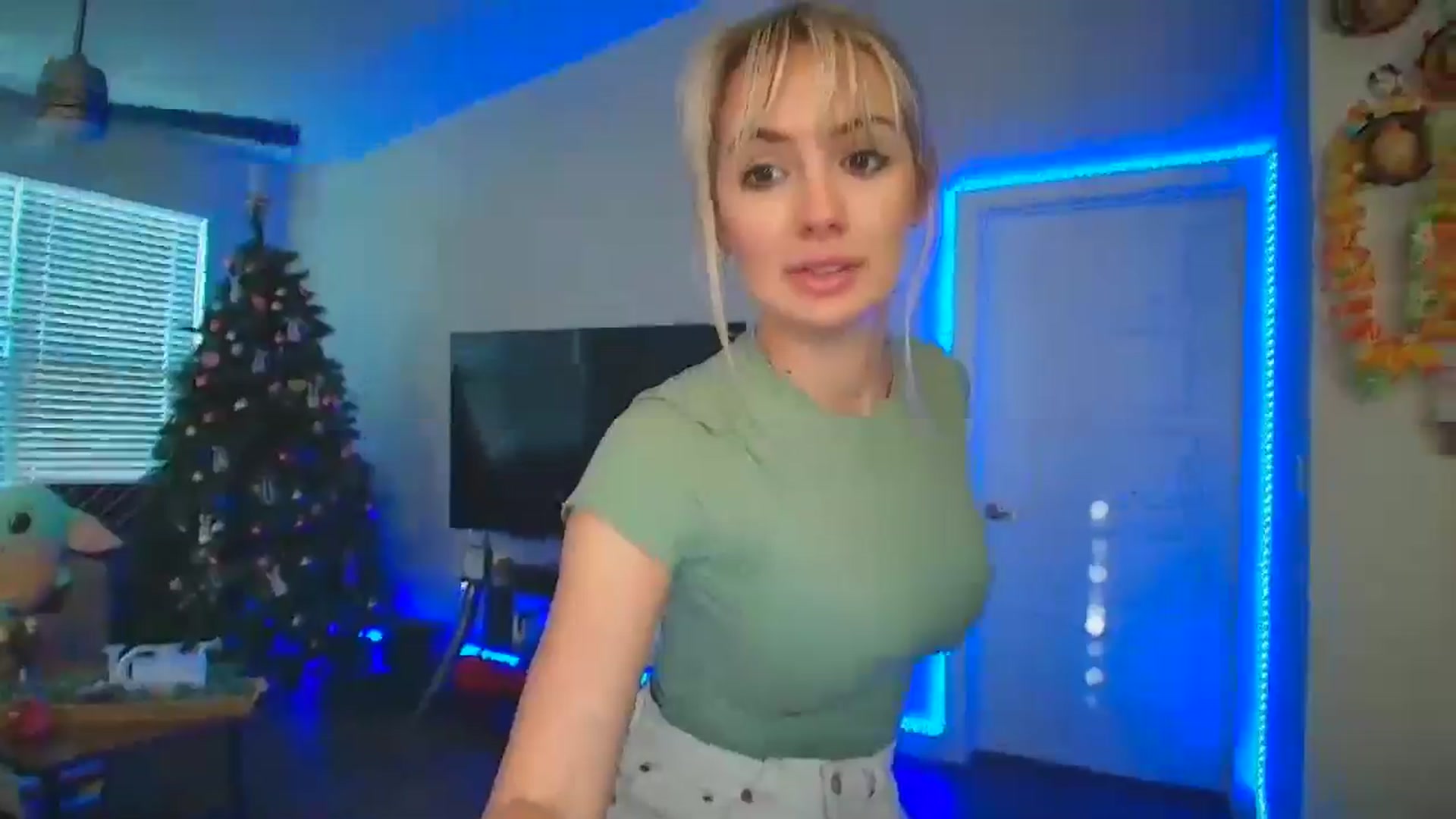 Gallery image thumbnail from Sammy_gray's myfreecams stream on, 06/06/2024, 01:35 image 16 of 20