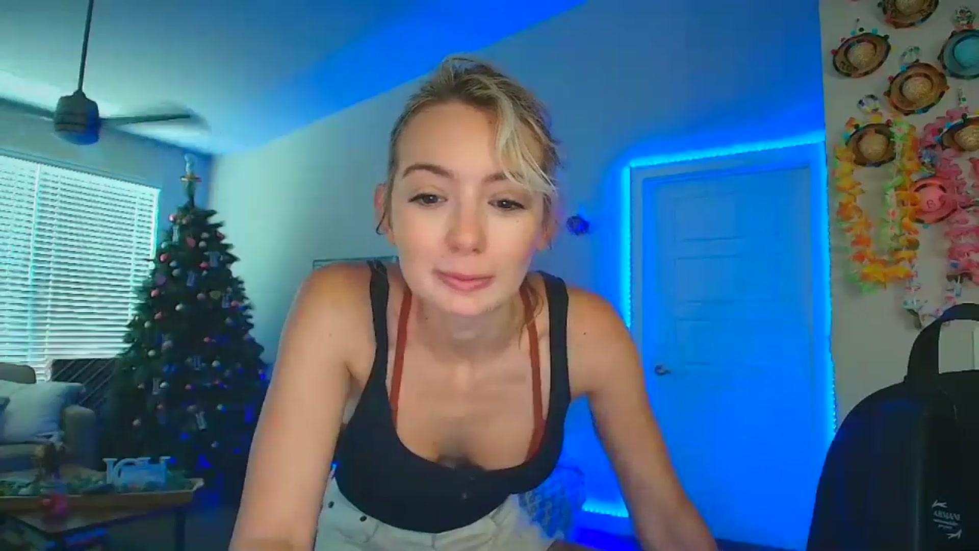 Gallery image thumbnail from Sammy_gray's myfreecams stream on, 06/08/2024, 19:58 image 16 of 20