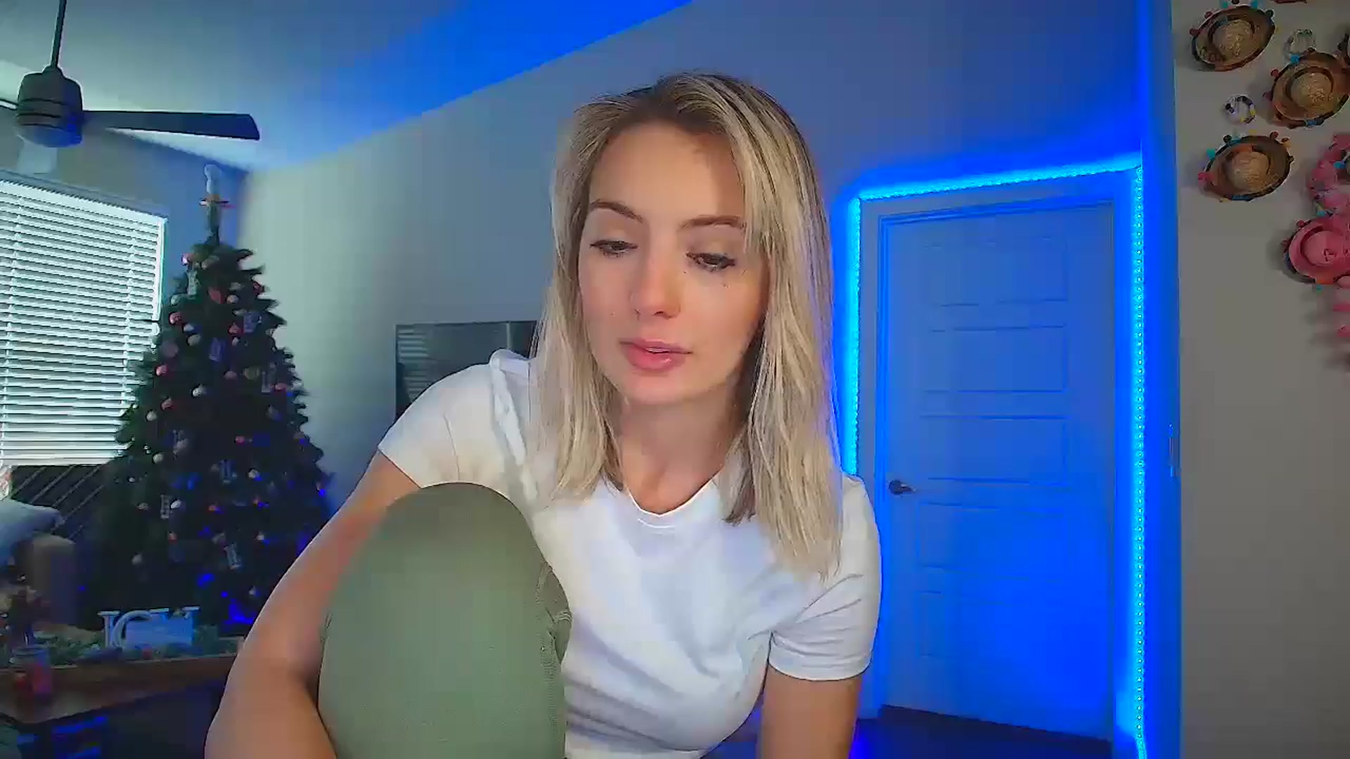 Gallery image thumbnail from Sammy_gray's myfreecams stream on, 06/13/2024, 23:27 image 14 of 20