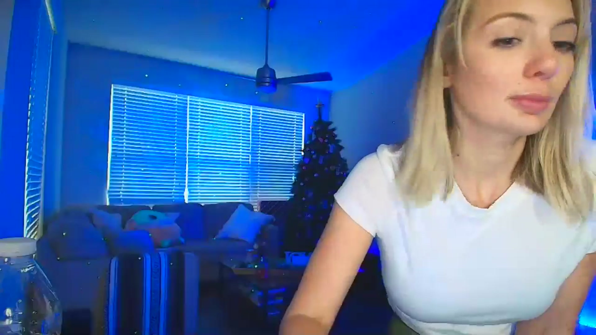 Gallery image thumbnail from Sammy_gray's myfreecams stream on, 06/14/2024, 02:09 image 5 of 20