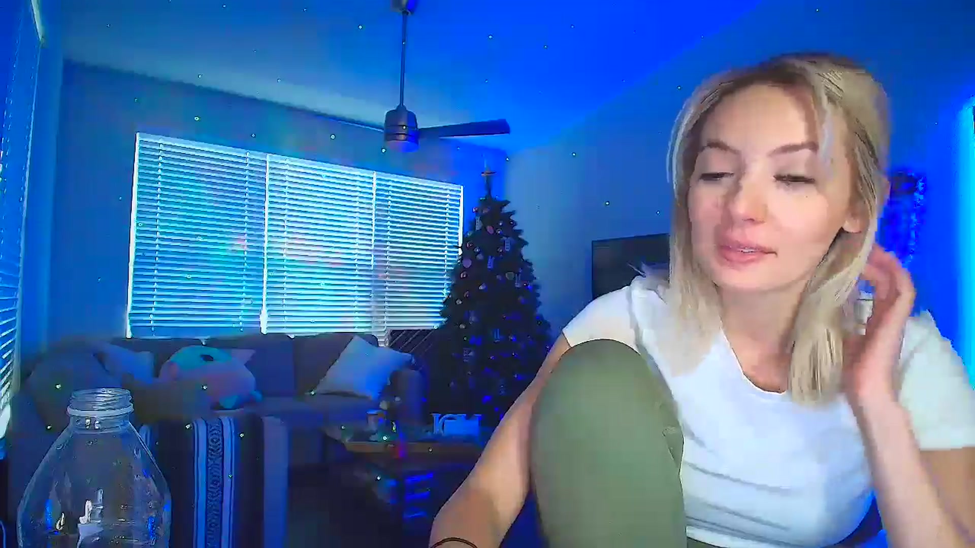 Gallery image thumbnail from Sammy_gray's myfreecams stream on, 06/14/2024, 02:09 image 3 of 20