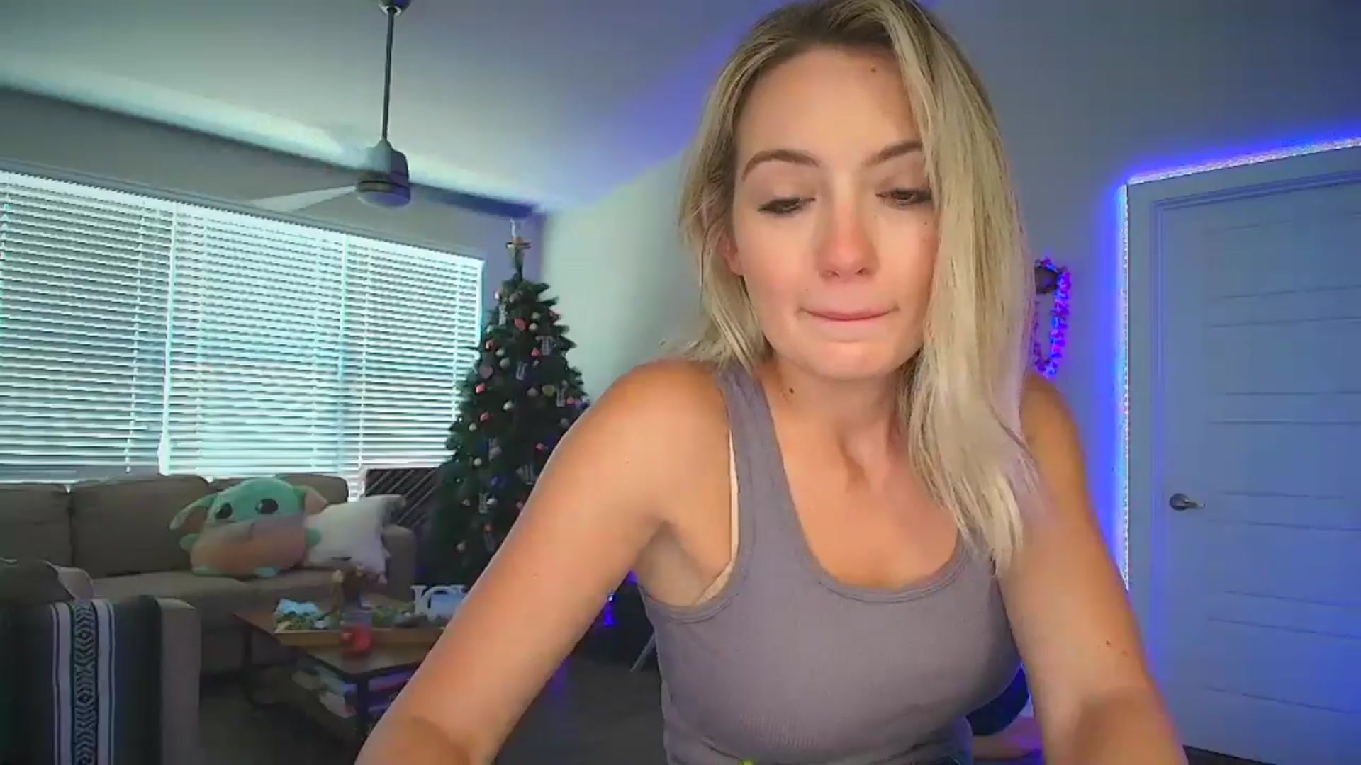 Gallery image thumbnail from Sammy_gray's myfreecams stream on, 06/18/2024, 22:41 image 5 of 20