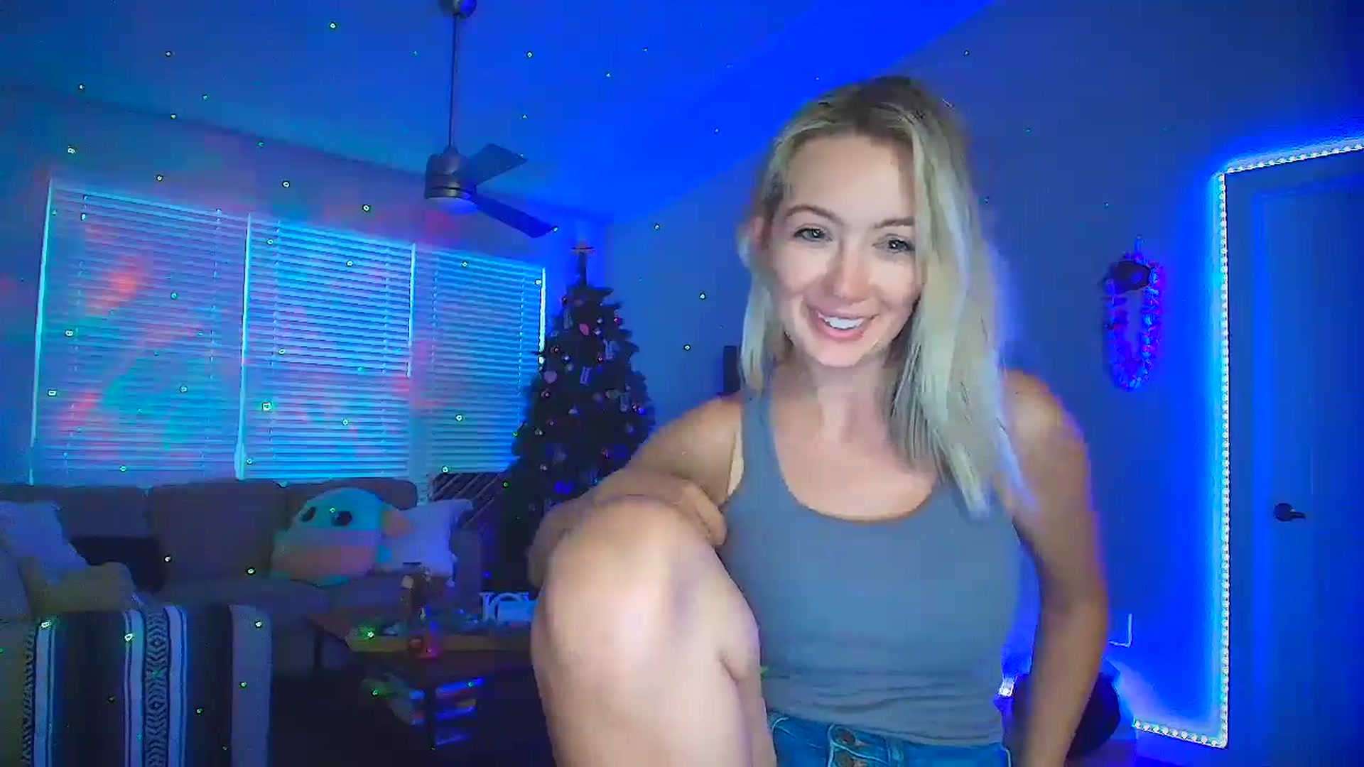 Gallery image thumbnail from Sammy_gray's myfreecams stream on, 06/19/2024, 02:50 image 10 of 20