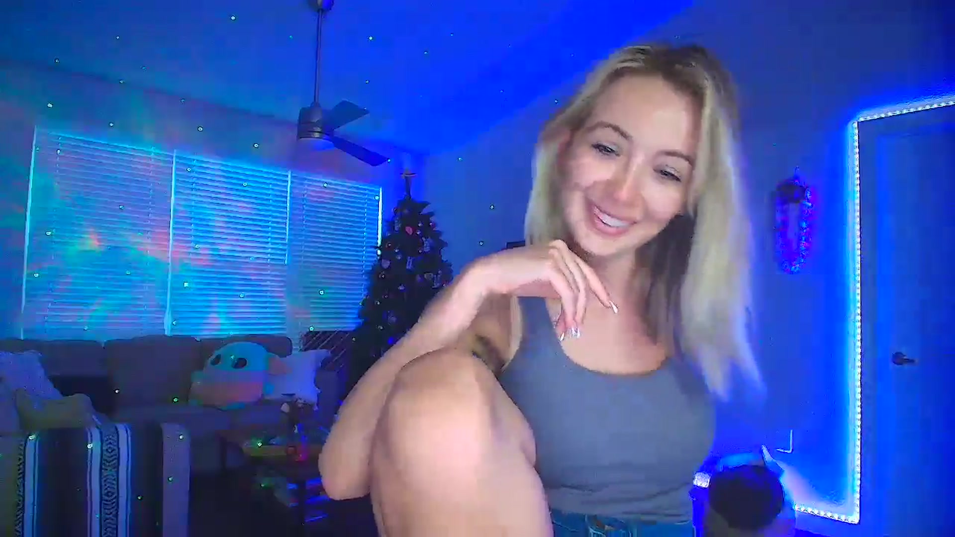 Gallery image thumbnail from Sammy_gray's myfreecams stream on, 06/19/2024, 02:50 image 11 of 20