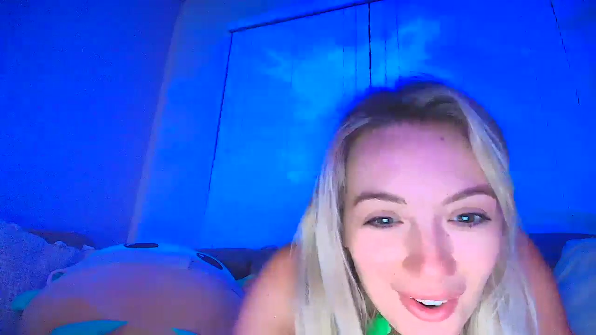 Gallery image thumbnail from Sammy_gray's myfreecams stream on, 06/19/2024, 07:48 image 15 of 20
