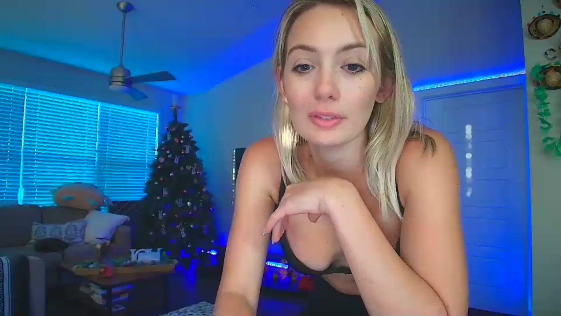Gallery image thumbnail from Sammy_gray's myfreecams stream on, 06/20/2024, 02:16 image 19 of 20