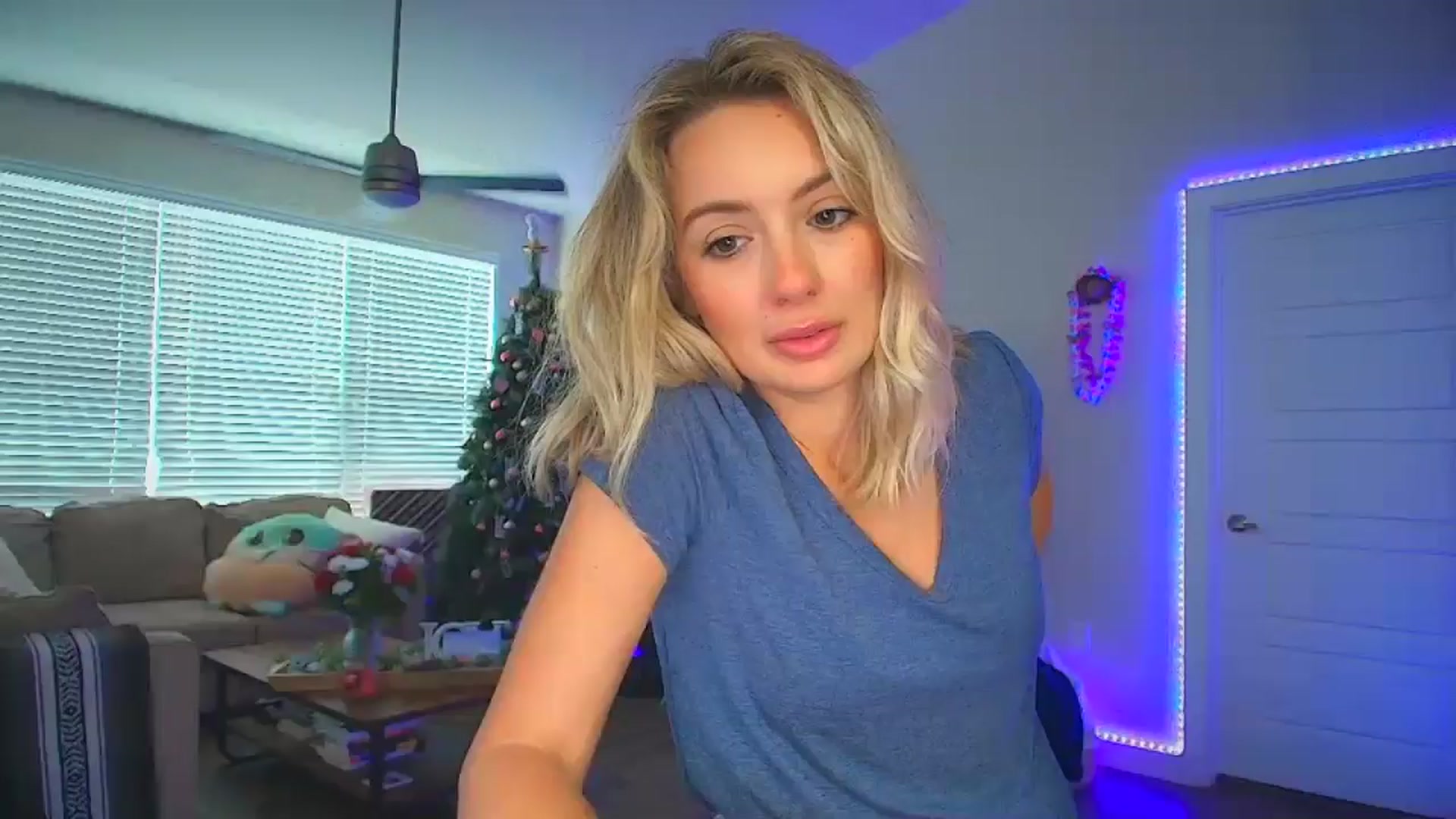 Gallery image thumbnail from Sammy_gray's myfreecams stream on, 06/22/2024, 21:15 image 15 of 20