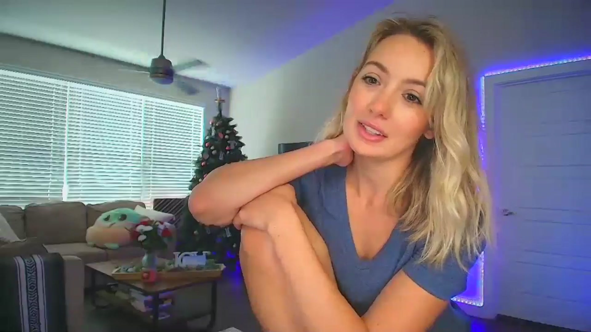 Gallery image thumbnail from Sammy_gray's myfreecams stream on, 06/22/2024, 21:15 image 11 of 20