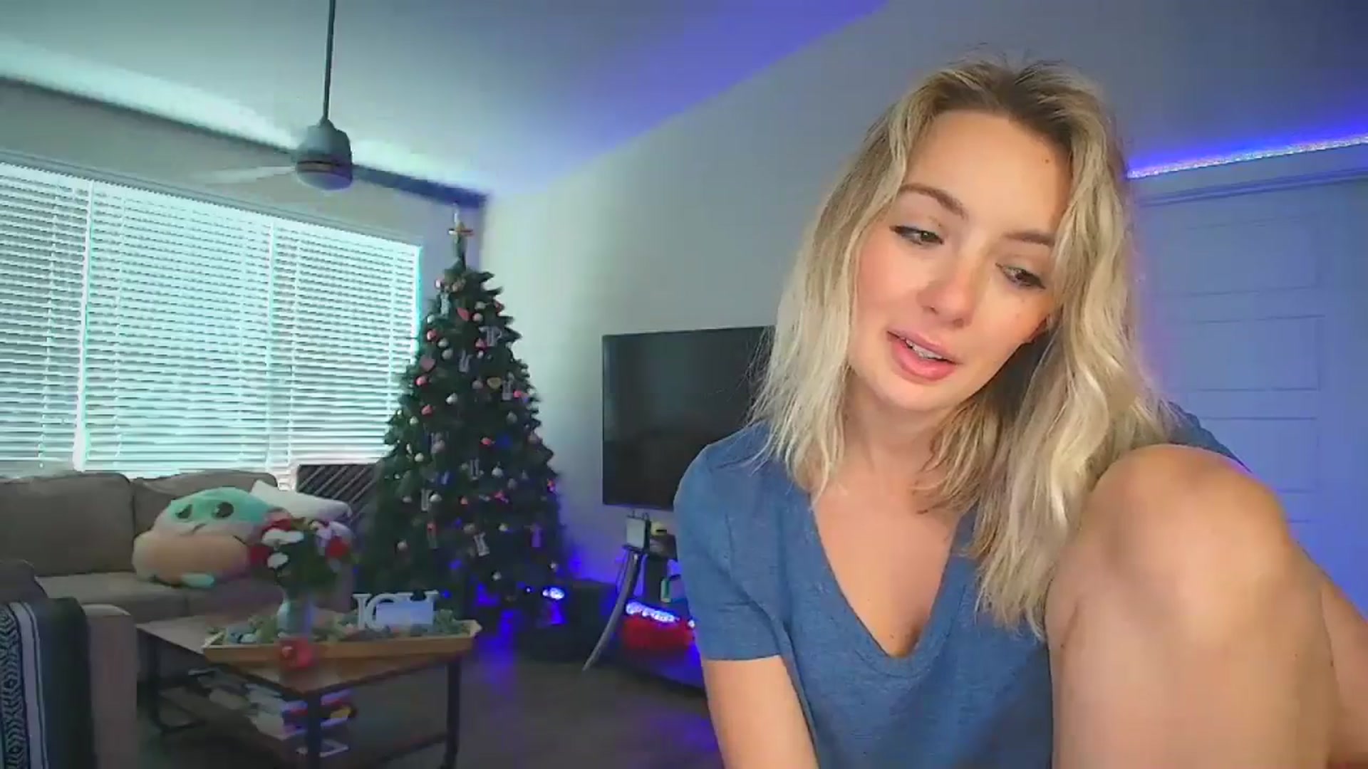 Gallery image thumbnail from Sammy_gray's myfreecams stream on, 06/22/2024, 21:15 image 3 of 20