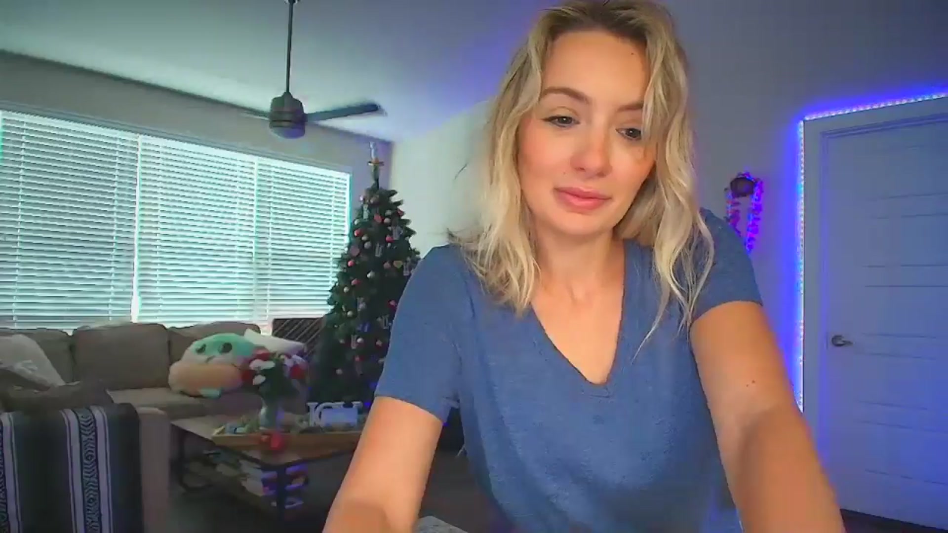 Gallery image thumbnail from Sammy_gray's myfreecams stream on, 06/22/2024, 21:15 image 7 of 20
