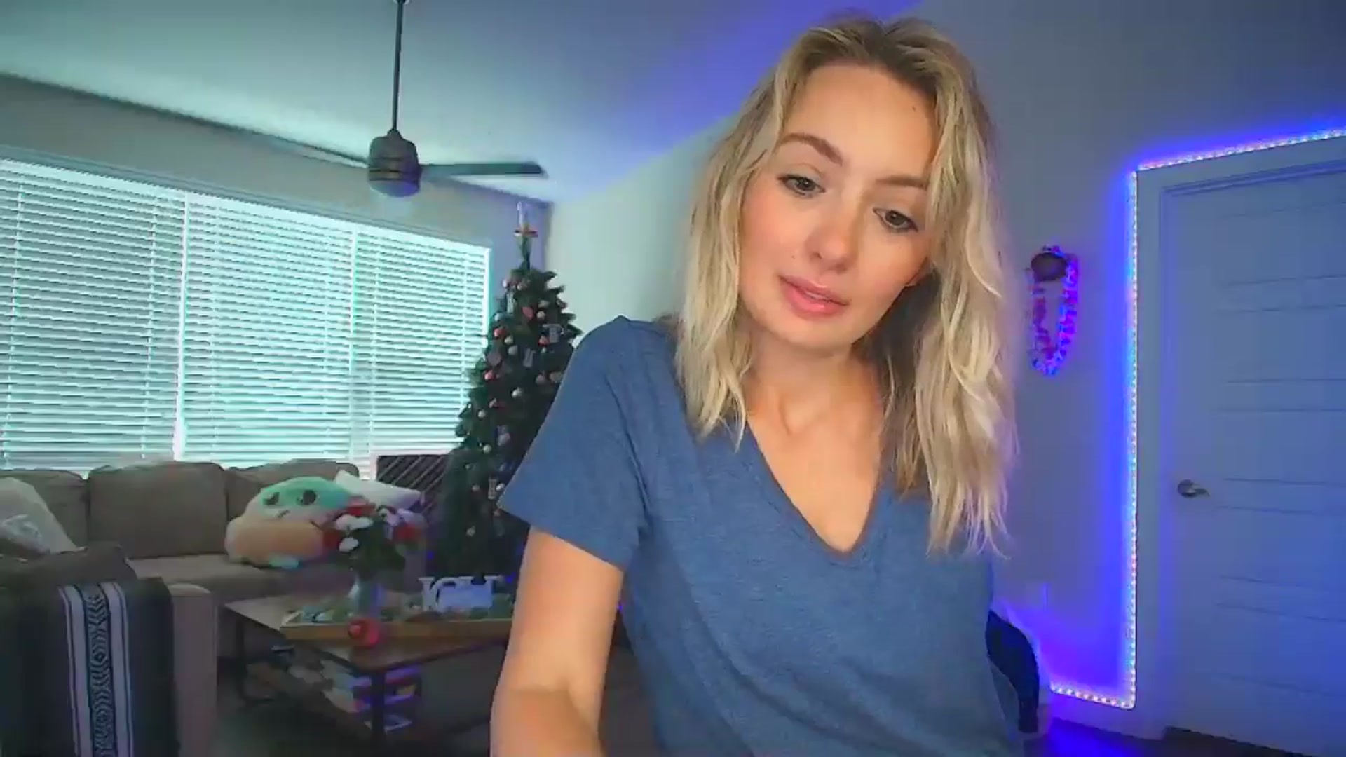 Gallery image thumbnail from Sammy_gray's myfreecams stream on, 06/22/2024, 21:15 image 17 of 20