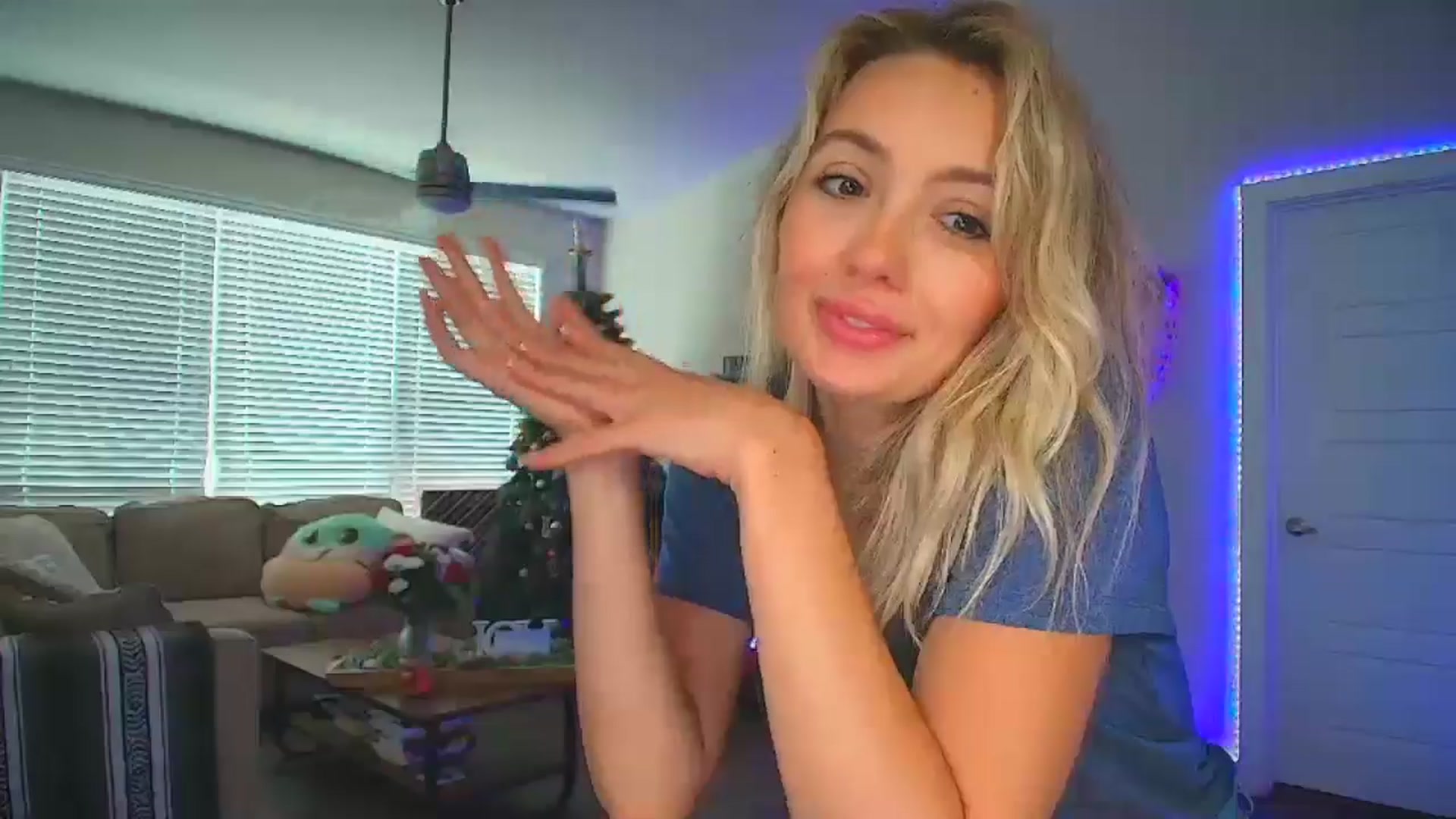 Gallery image thumbnail from Sammy_gray's myfreecams stream on, 06/22/2024, 21:15 image 8 of 20