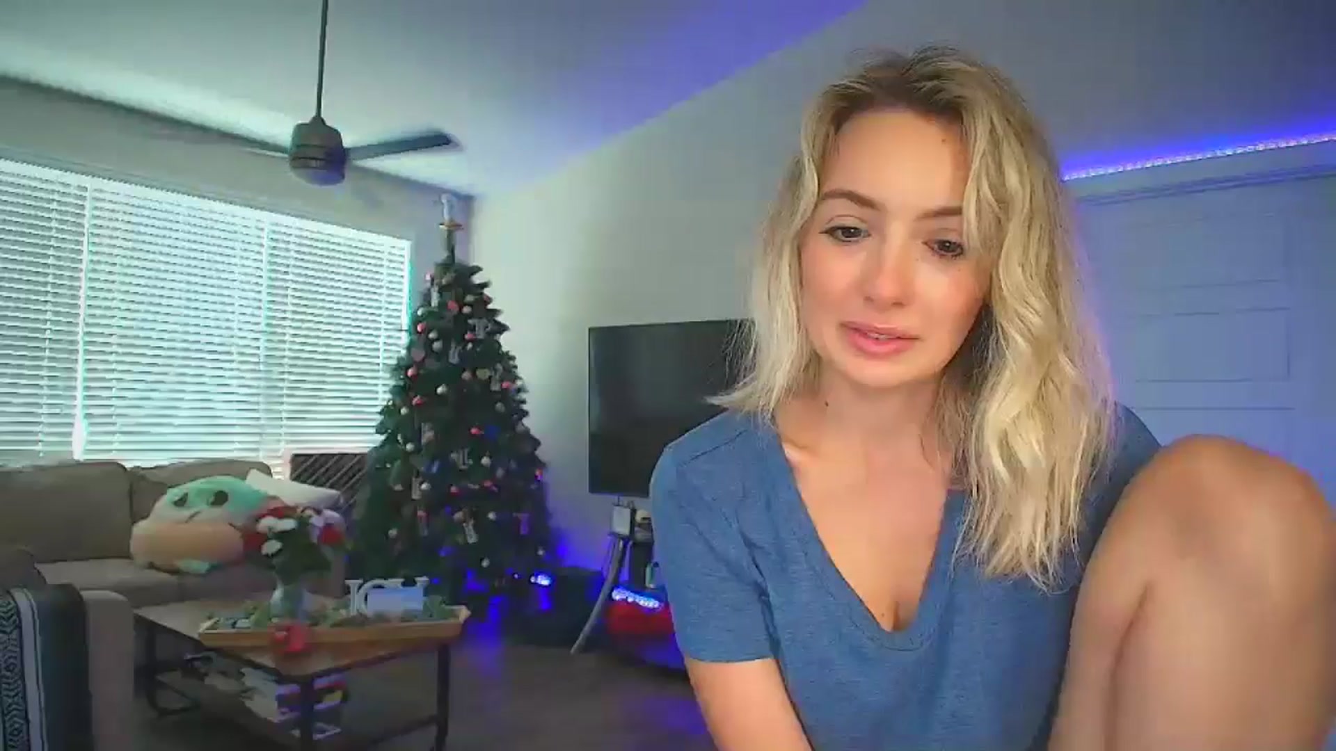 Gallery image thumbnail from Sammy_gray's myfreecams stream on, 06/22/2024, 21:15 image 4 of 20