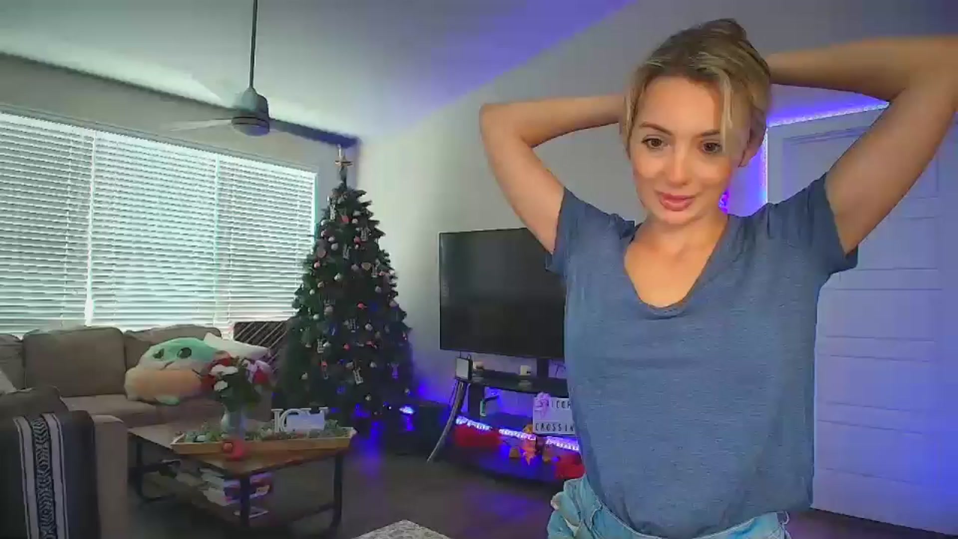 Gallery image thumbnail from Sammy_gray's myfreecams stream on, 06/22/2024, 21:15 image 5 of 20
