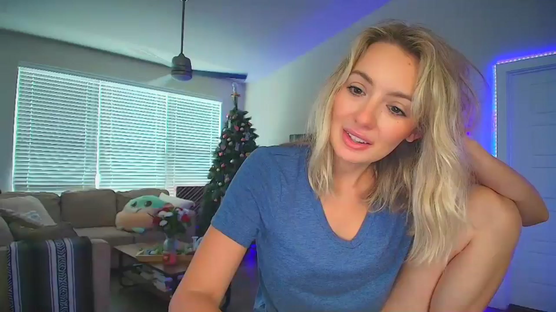 Gallery image thumbnail from Sammy_gray's myfreecams stream on, 06/22/2024, 21:33 image 8 of 20