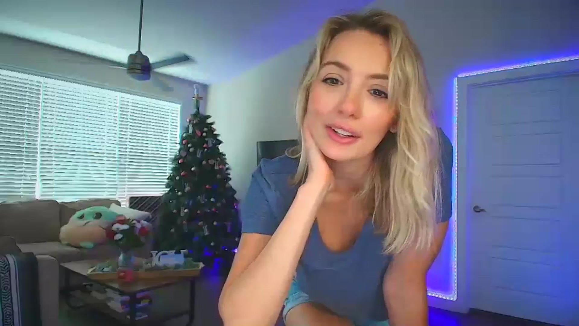 Gallery image thumbnail from Sammy_gray's myfreecams stream on, 06/22/2024, 21:33 image 3 of 20