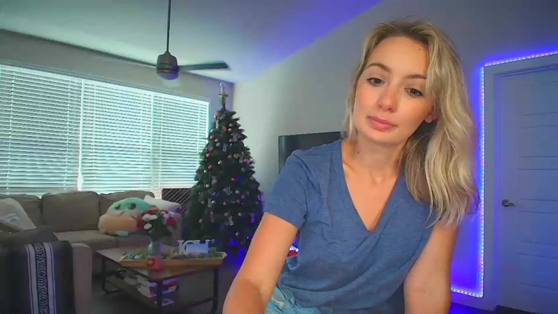 Gallery image thumbnail from Sammy_gray's myfreecams stream on, 06/22/2024, 21:33 image 16 of 20