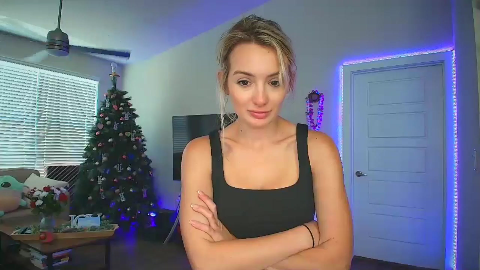 Gallery image thumbnail from Sammy_gray's myfreecams stream on, 06/23/2024, 23:25 image 11 of 20