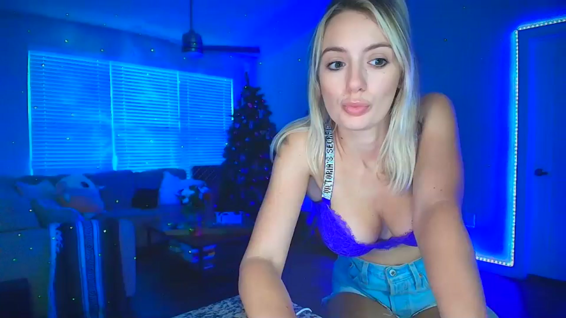 Gallery image thumbnail from Sammy_gray's myfreecams stream on, 06/26/2024, 03:19 image 1 of 20