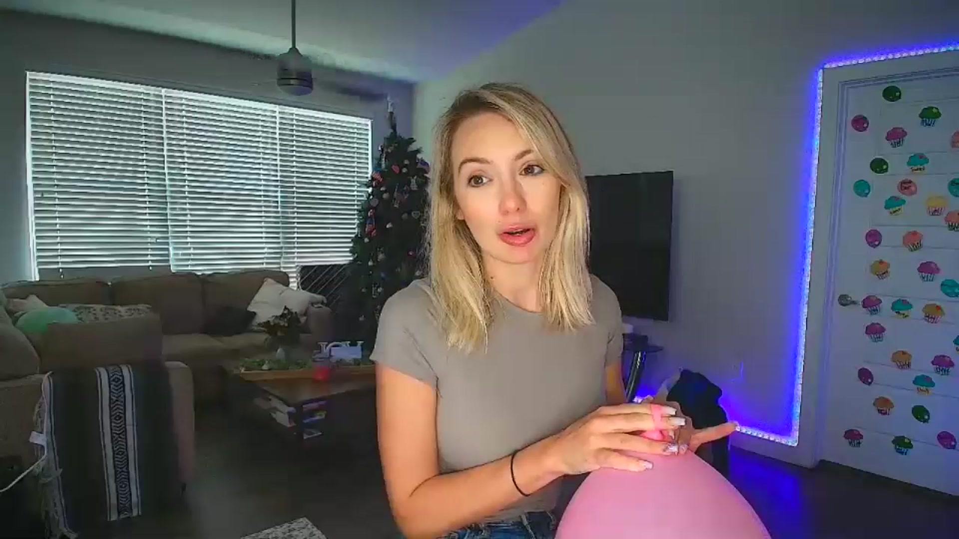 Gallery image thumbnail from Sammy_gray's myfreecams stream on, 07/24/2024, 24:19 image 4 of 20