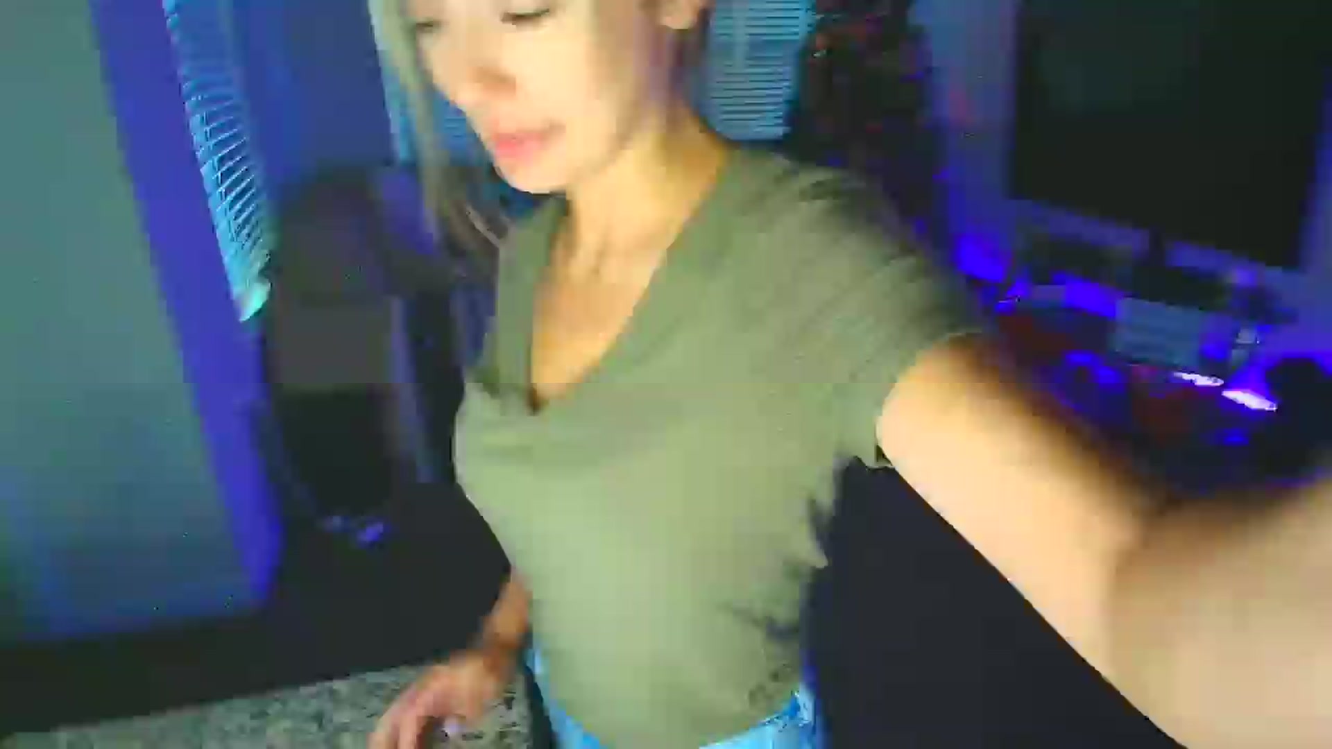 Gallery image thumbnail from Sammy_gray's myfreecams stream on, 08/01/2024, 02:00 image 13 of 20
