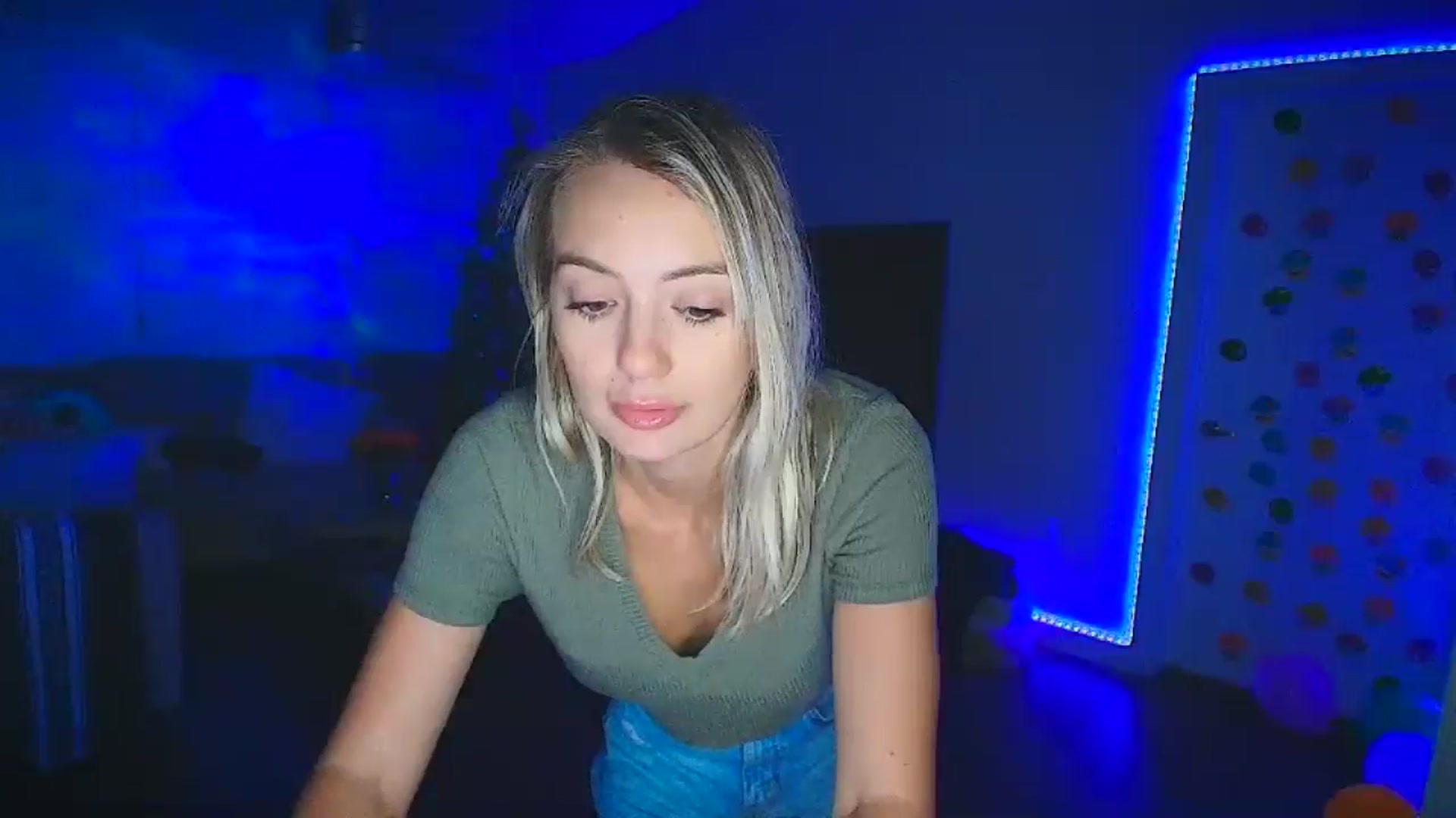 Gallery image thumbnail from Sammy_gray's myfreecams stream on, 08/01/2024, 03:27 image 16 of 20