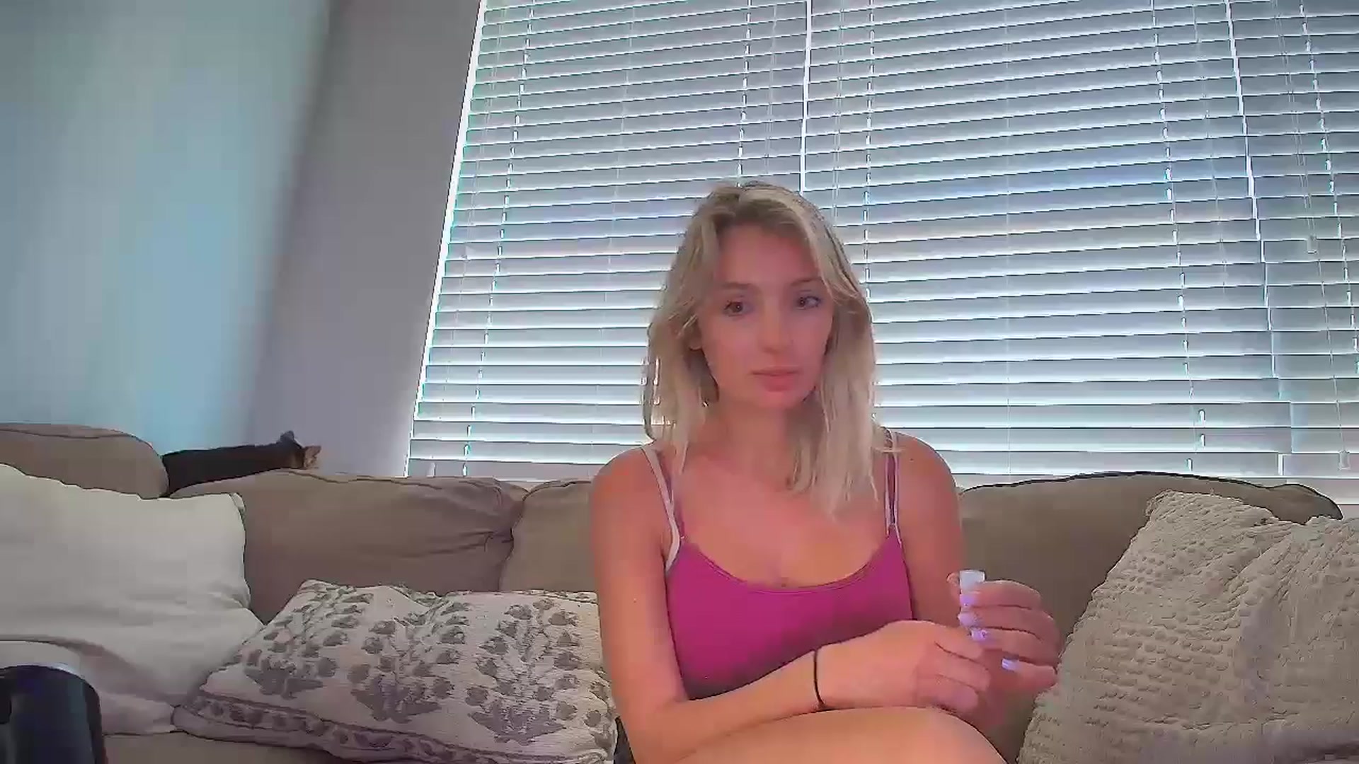 Gallery image thumbnail from Sammy_gray's myfreecams stream on, 08/06/2024, 24:03 image 16 of 20