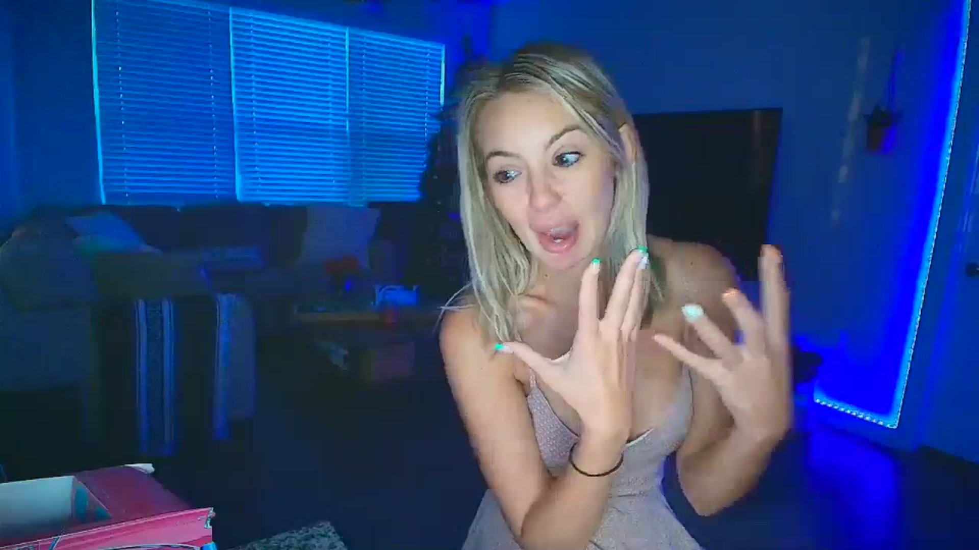 Gallery image thumbnail from Sammy_gray's myfreecams stream on, 08/14/2024, 02:42 image 8 of 20