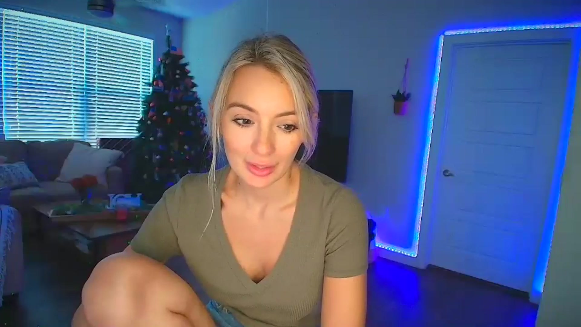 Gallery image thumbnail from Sammy_gray's myfreecams stream on, 08/17/2024, 24:17 image 17 of 20