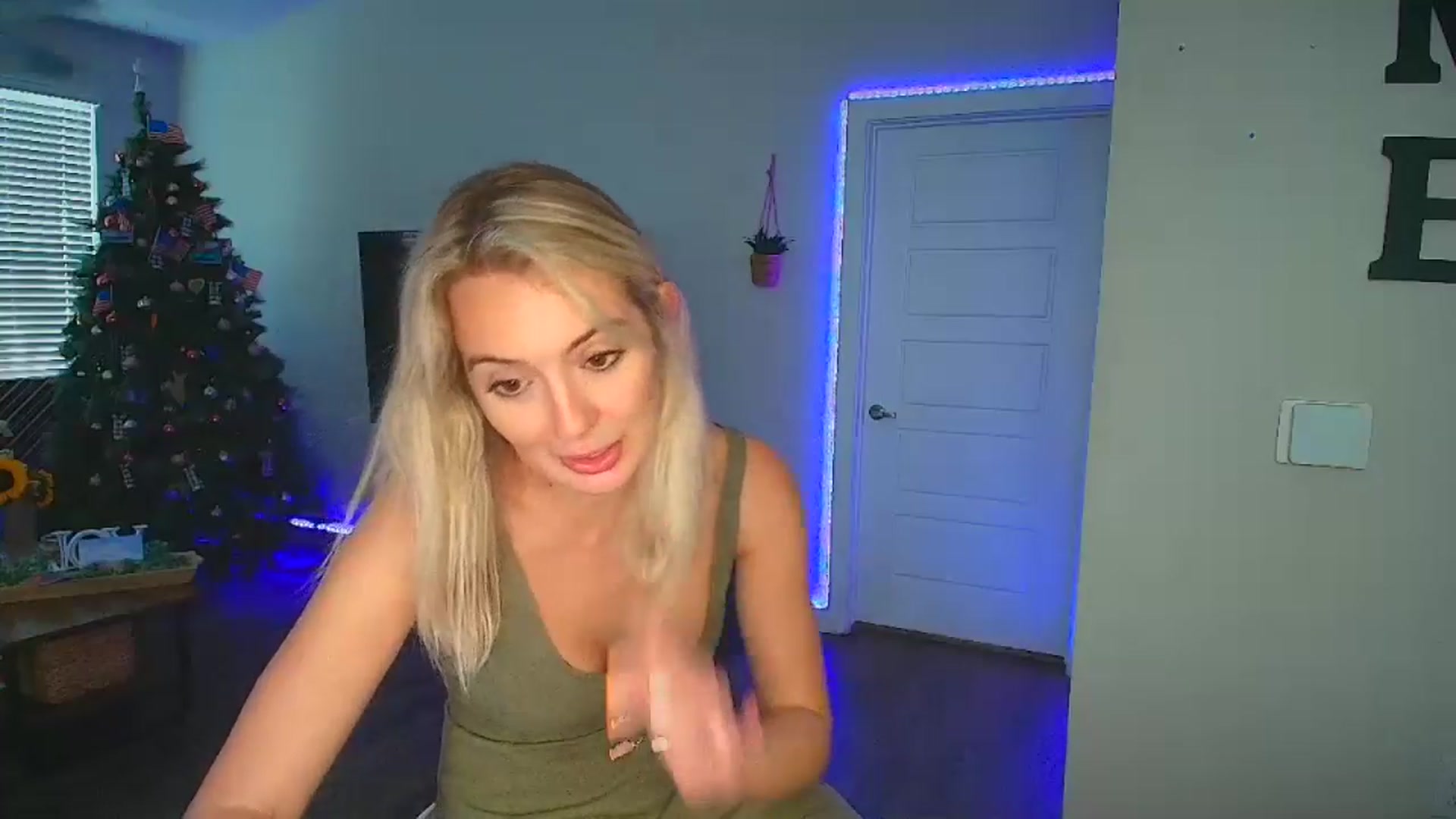 Gallery image thumbnail from Sammy_gray's myfreecams stream on, 08/22/2024, 23:48 image 20 of 20