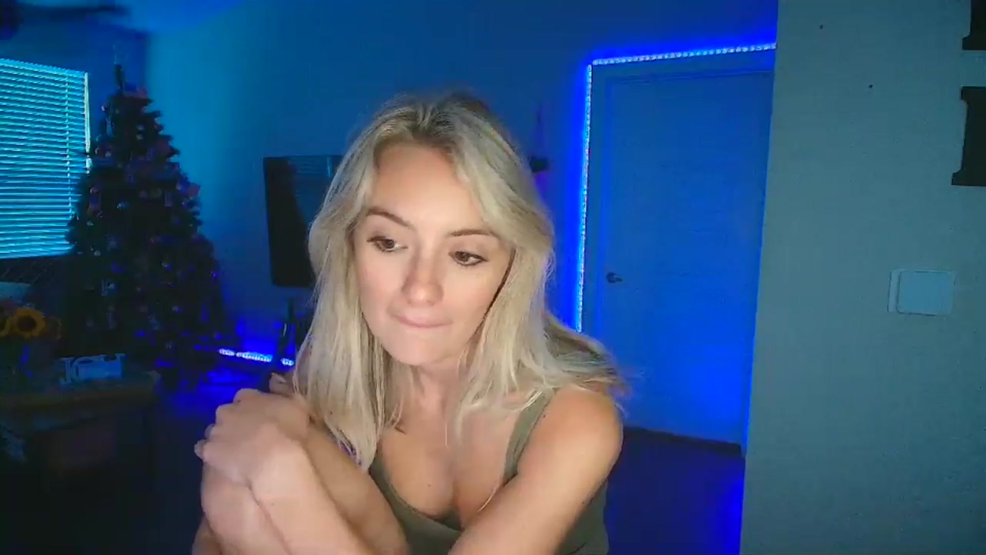 Gallery image thumbnail from Sammy_gray's myfreecams stream on, 08/22/2024, 23:48 image 5 of 20
