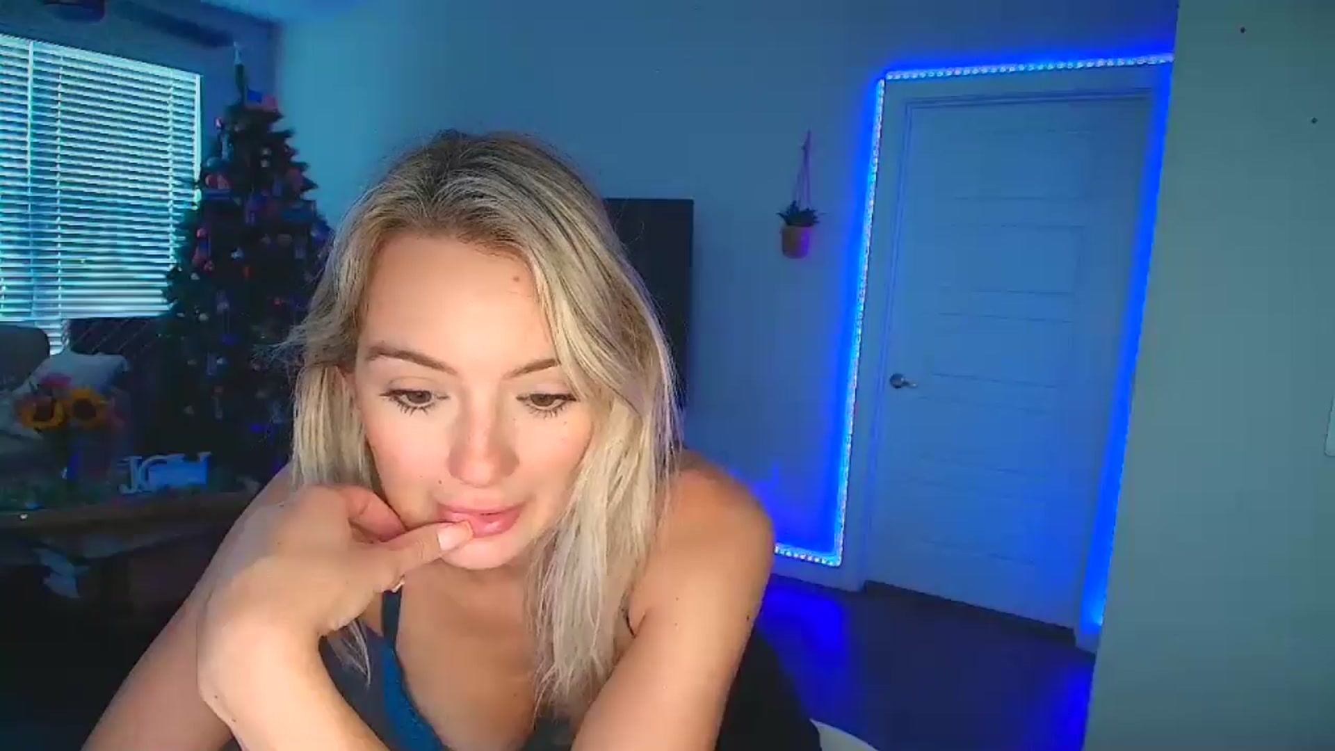 Gallery image thumbnail from Sammy_gray's myfreecams stream on, 08/23/2024, 23:40 image 19 of 20