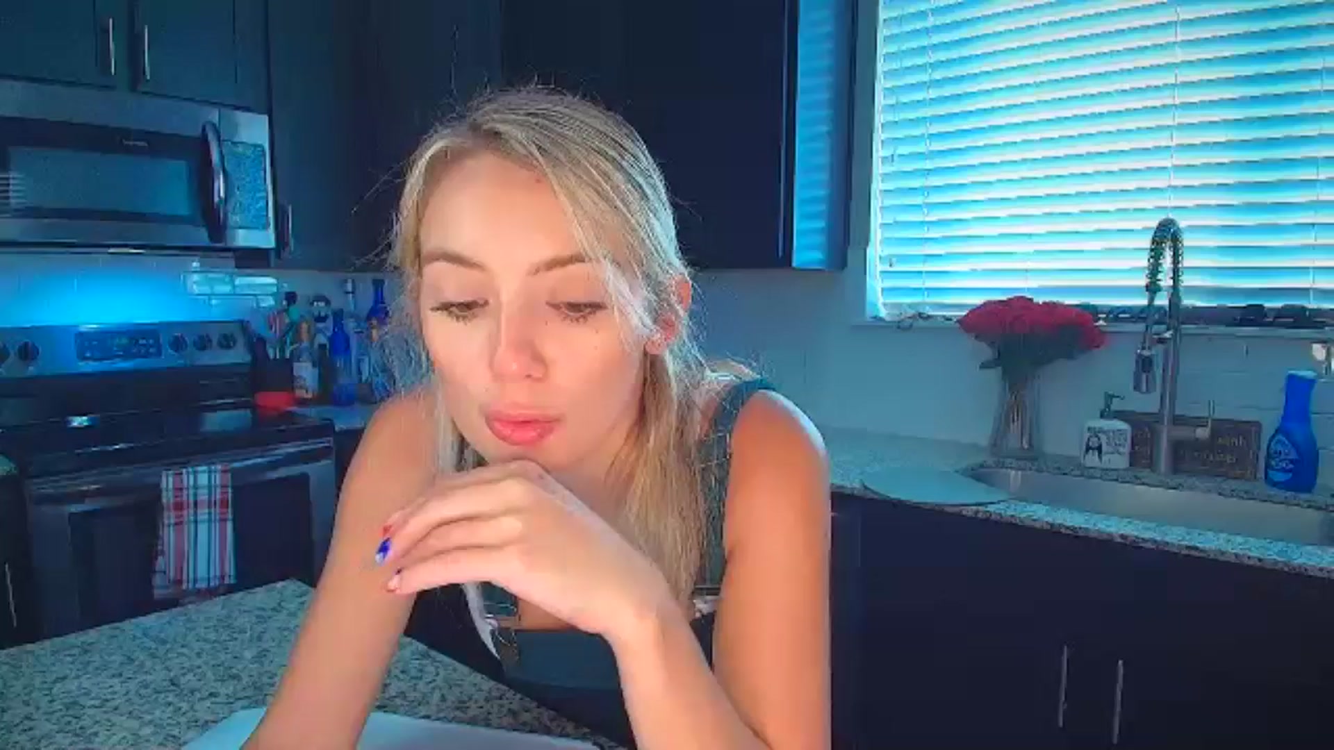 Gallery image thumbnail from Sammy_gray's myfreecams stream on, 08/29/2024, 24:04 image 1 of 20