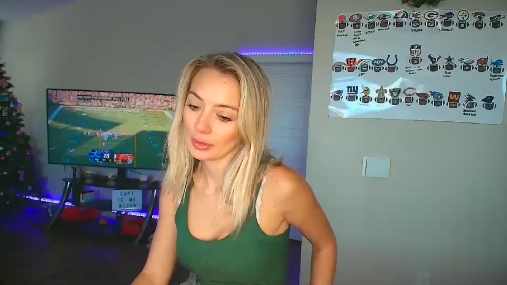 Gallery image thumbnail from Sammy_gray's myfreecams stream on, 09/08/2024, 22:46 image 10 of 20