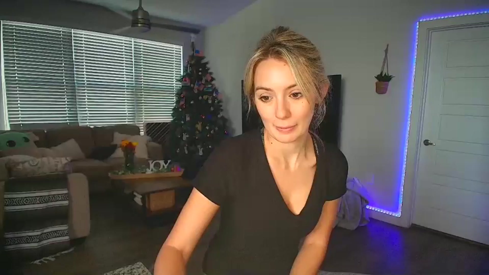 Gallery image thumbnail from Sammy_gray's myfreecams stream on, 09/11/2024, 24:40 image 15 of 20