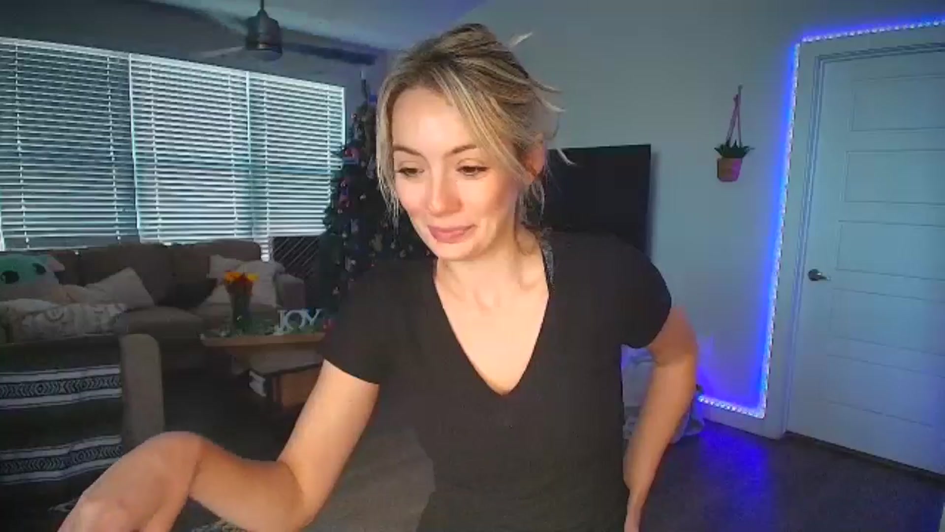 Gallery image thumbnail from Sammy_gray's myfreecams stream on, 09/11/2024, 24:40 image 2 of 20