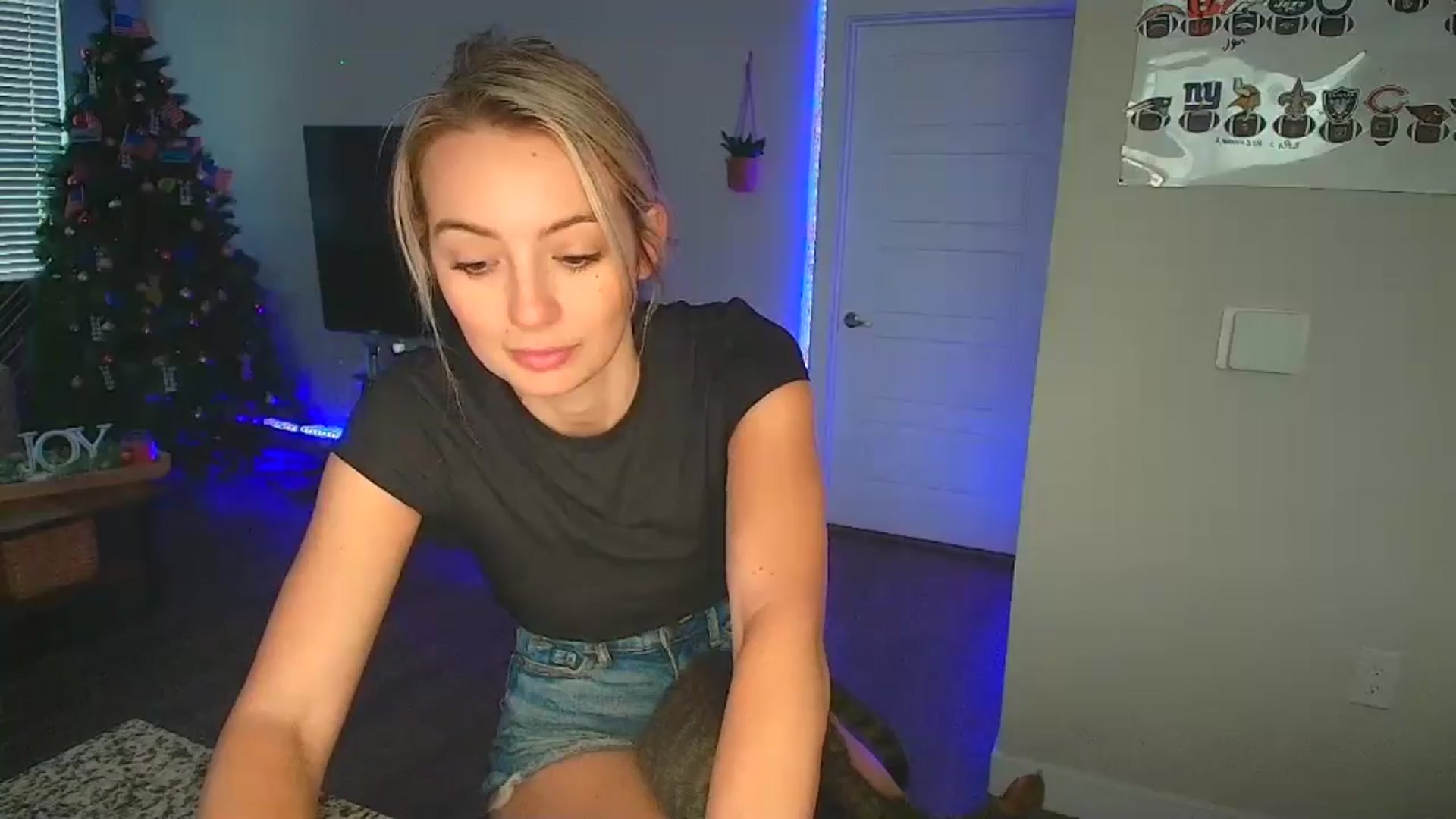 Gallery image thumbnail from Sammy_gray's myfreecams stream on, 09/12/2024, 24:59 image 13 of 20
