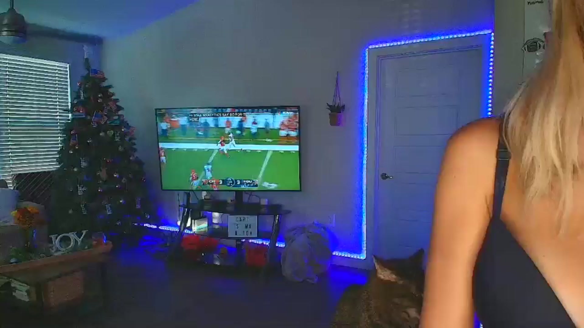 Gallery image thumbnail from Sammy_gray's myfreecams stream on, 09/16/2024, 02:21 image 1 of 20