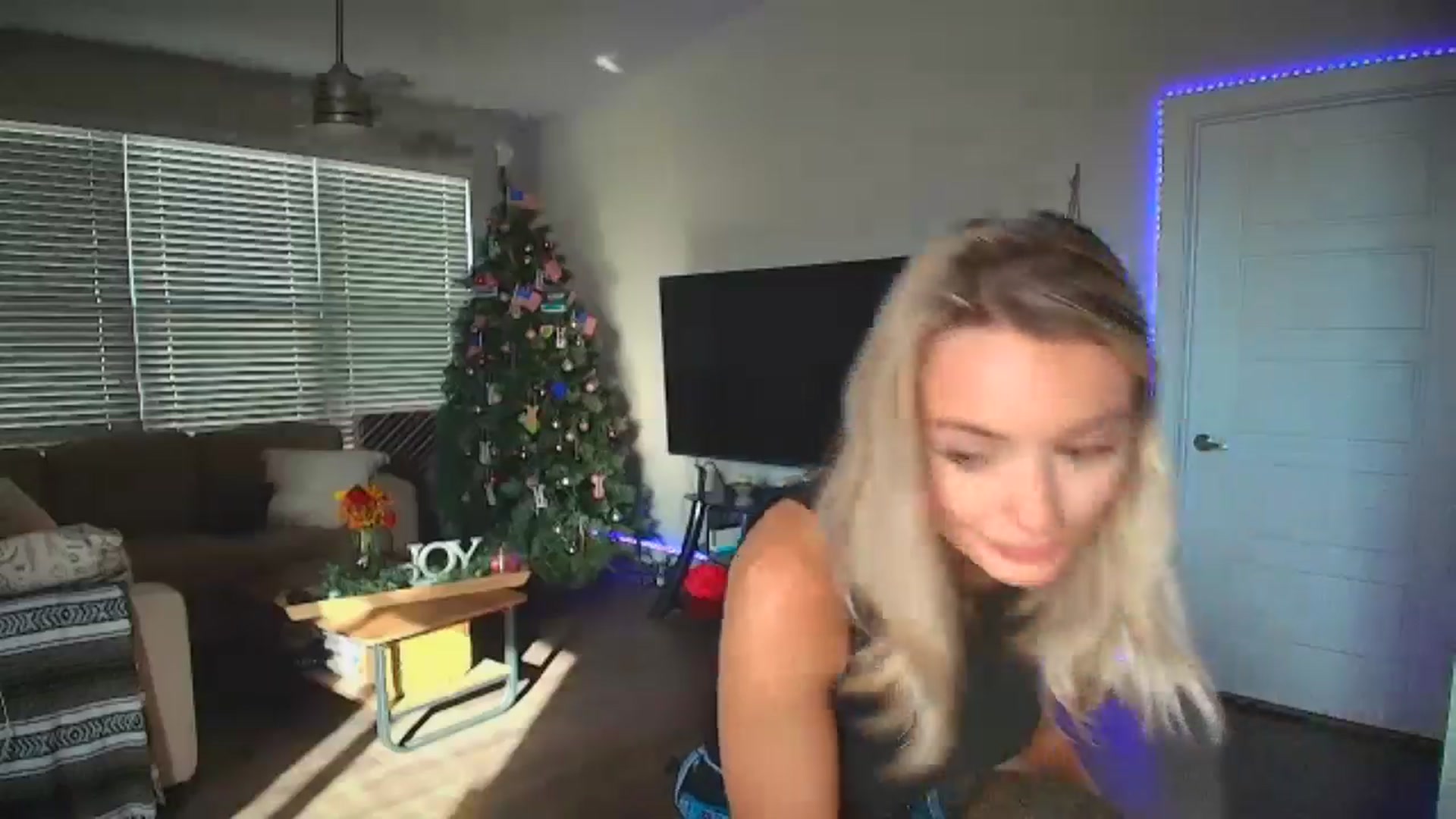 Gallery image thumbnail from Sammy_gray's myfreecams stream on, 09/17/2024, 05:37 image 7 of 20