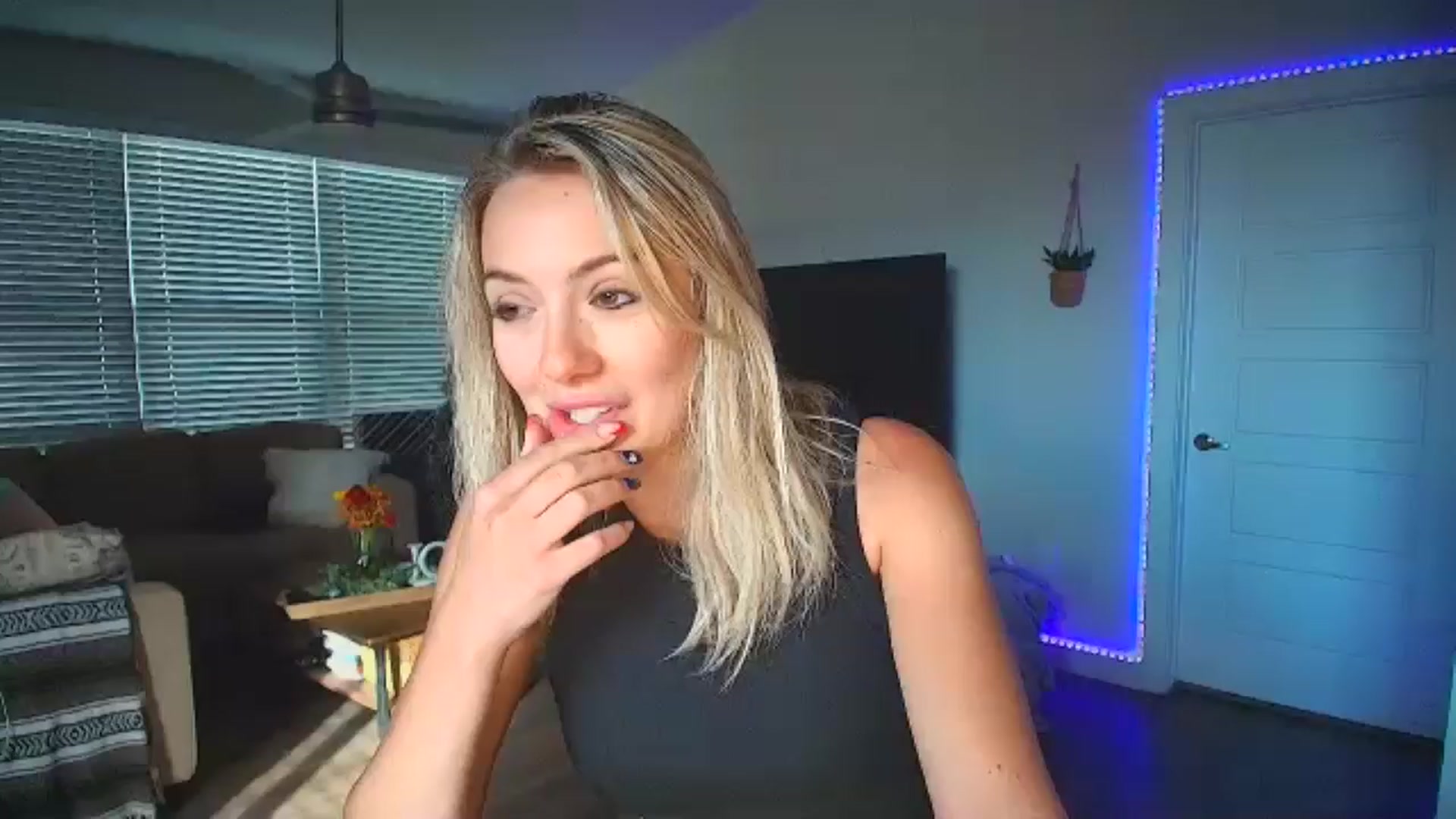 Gallery image thumbnail from Sammy_gray's myfreecams stream on, 09/17/2024, 05:37 image 1 of 20