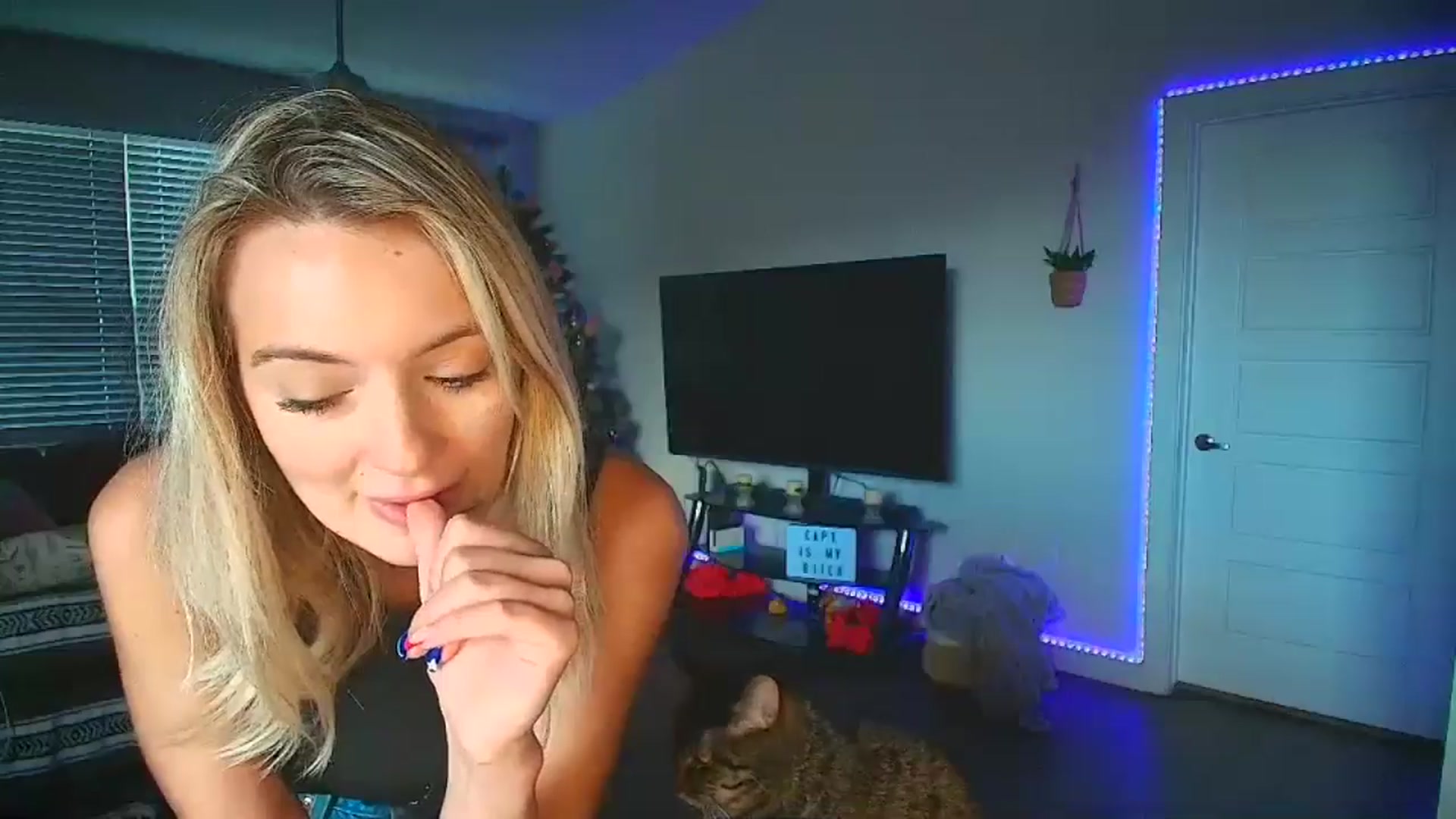 Gallery image thumbnail from Sammy_gray's myfreecams stream on, 09/17/2024, 05:37 image 13 of 20