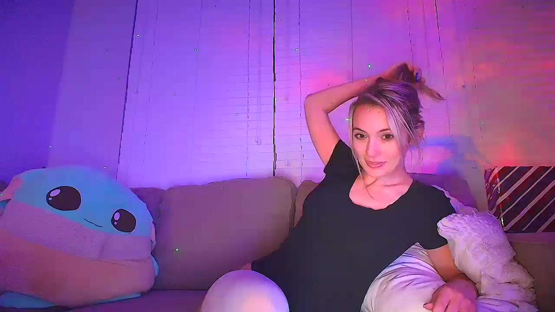 Gallery image thumbnail from Sammy_gray's myfreecams stream on, 09/18/2024, 05:50 image 7 of 20