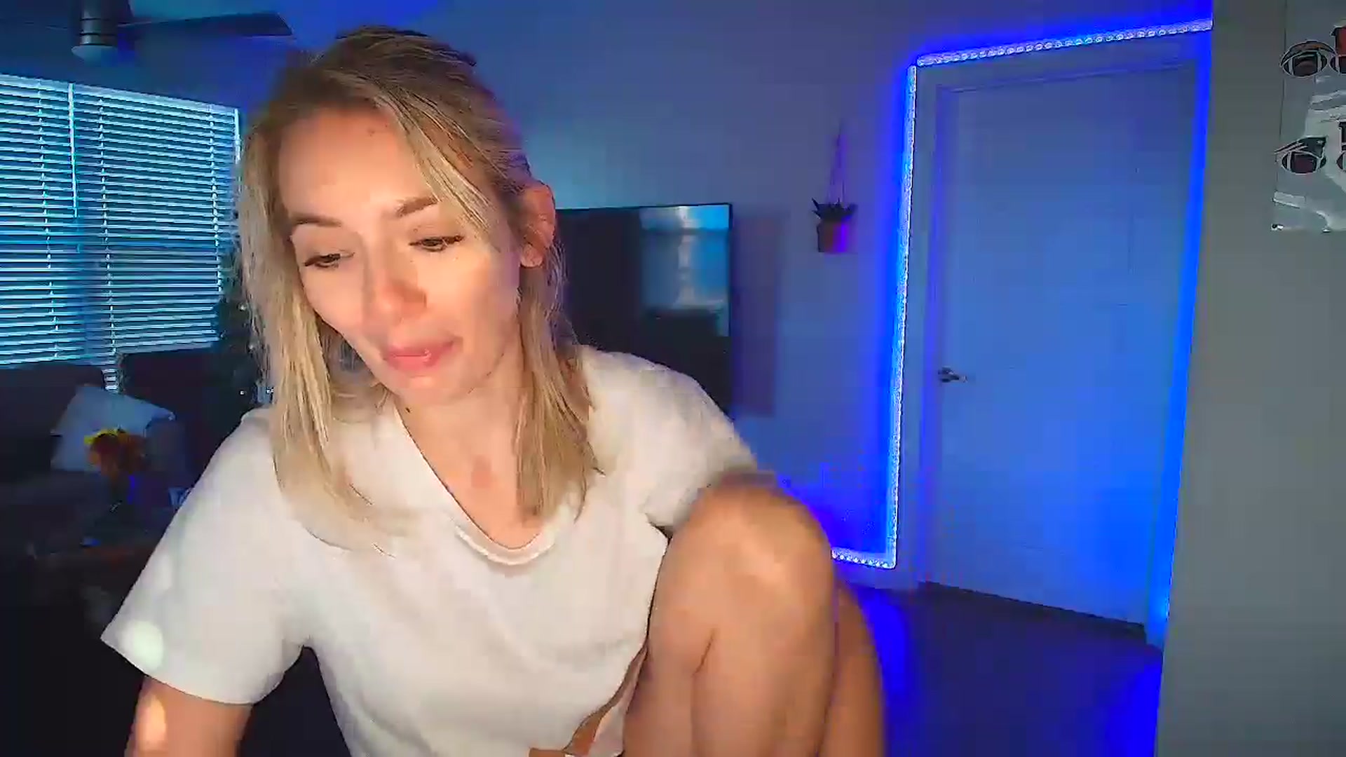 Gallery image thumbnail from Sammy_gray's myfreecams stream on, 09/19/2024, 02:20 image 5 of 20